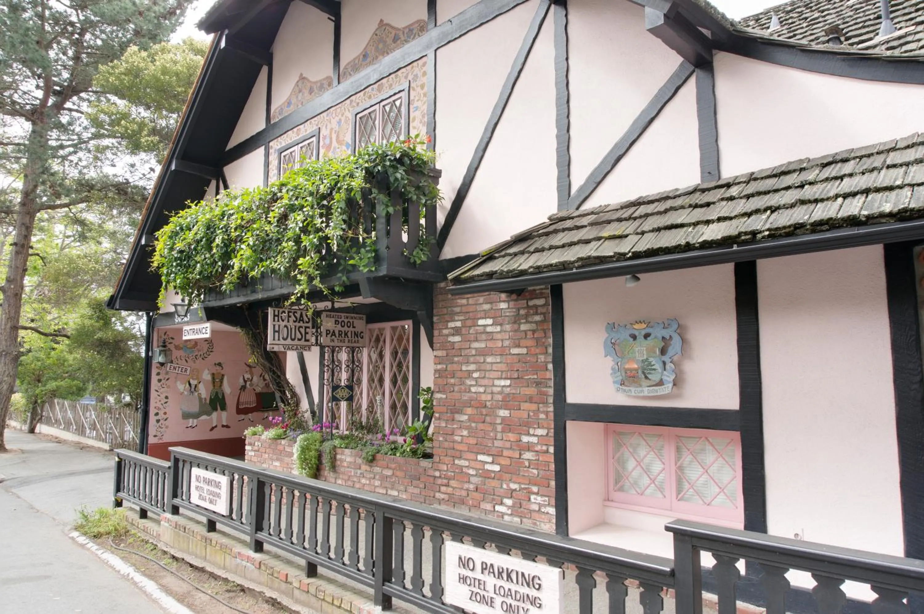 Facade/entrance in Hofsas House Hotel