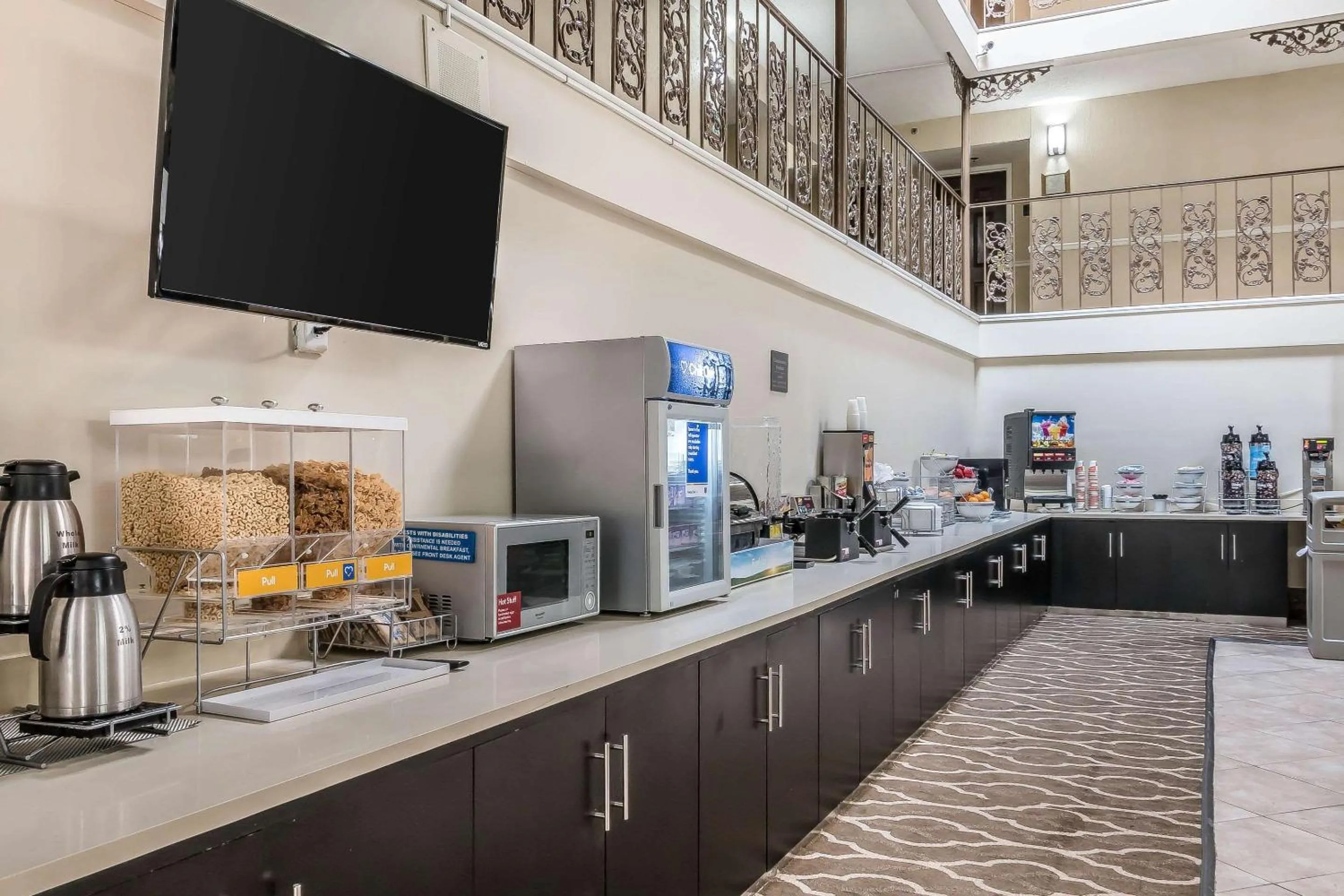 Restaurant/places to eat in Comfort Inn