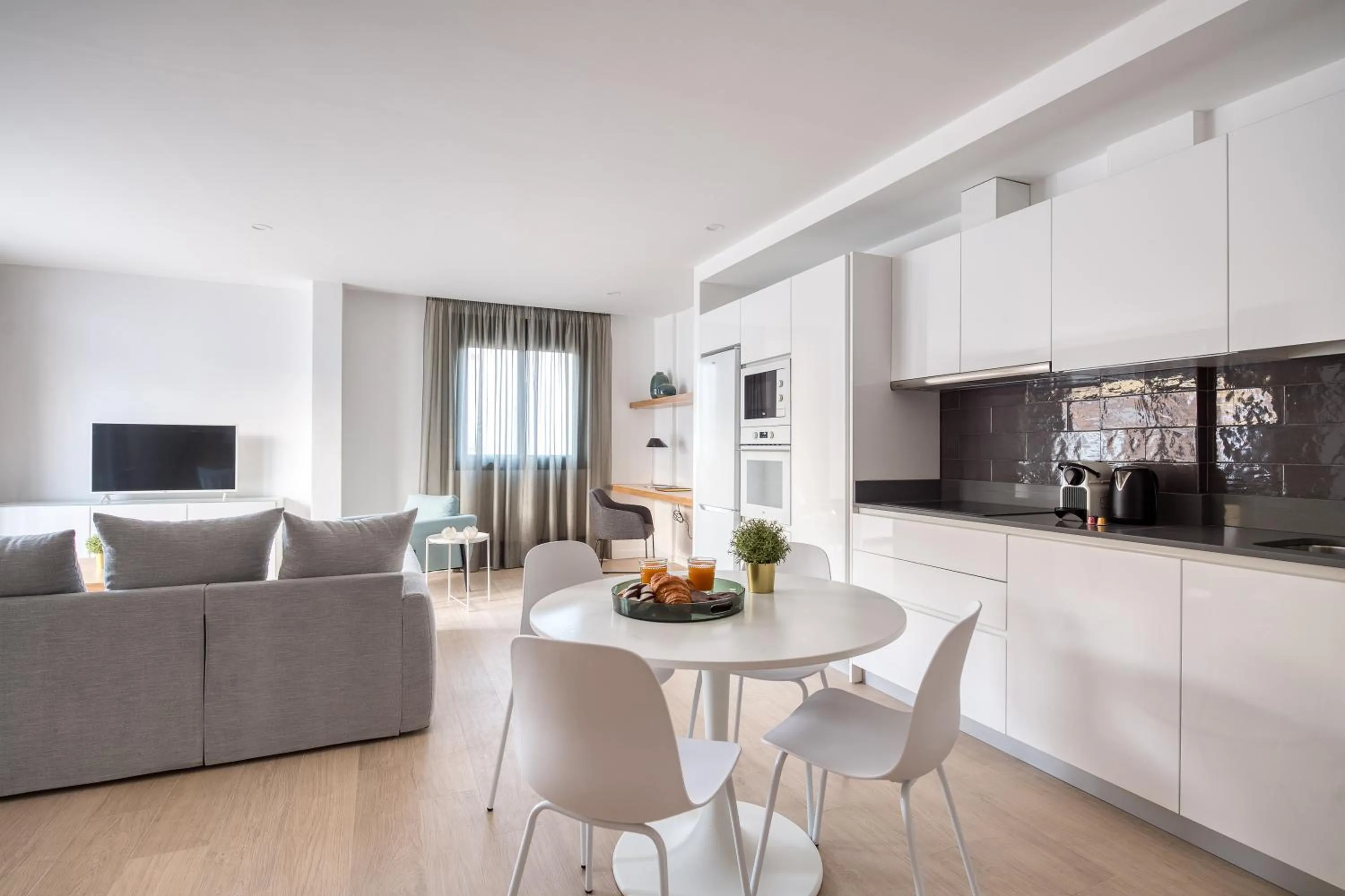 Kitchen or kitchenette in Beach Hotel Alfredo