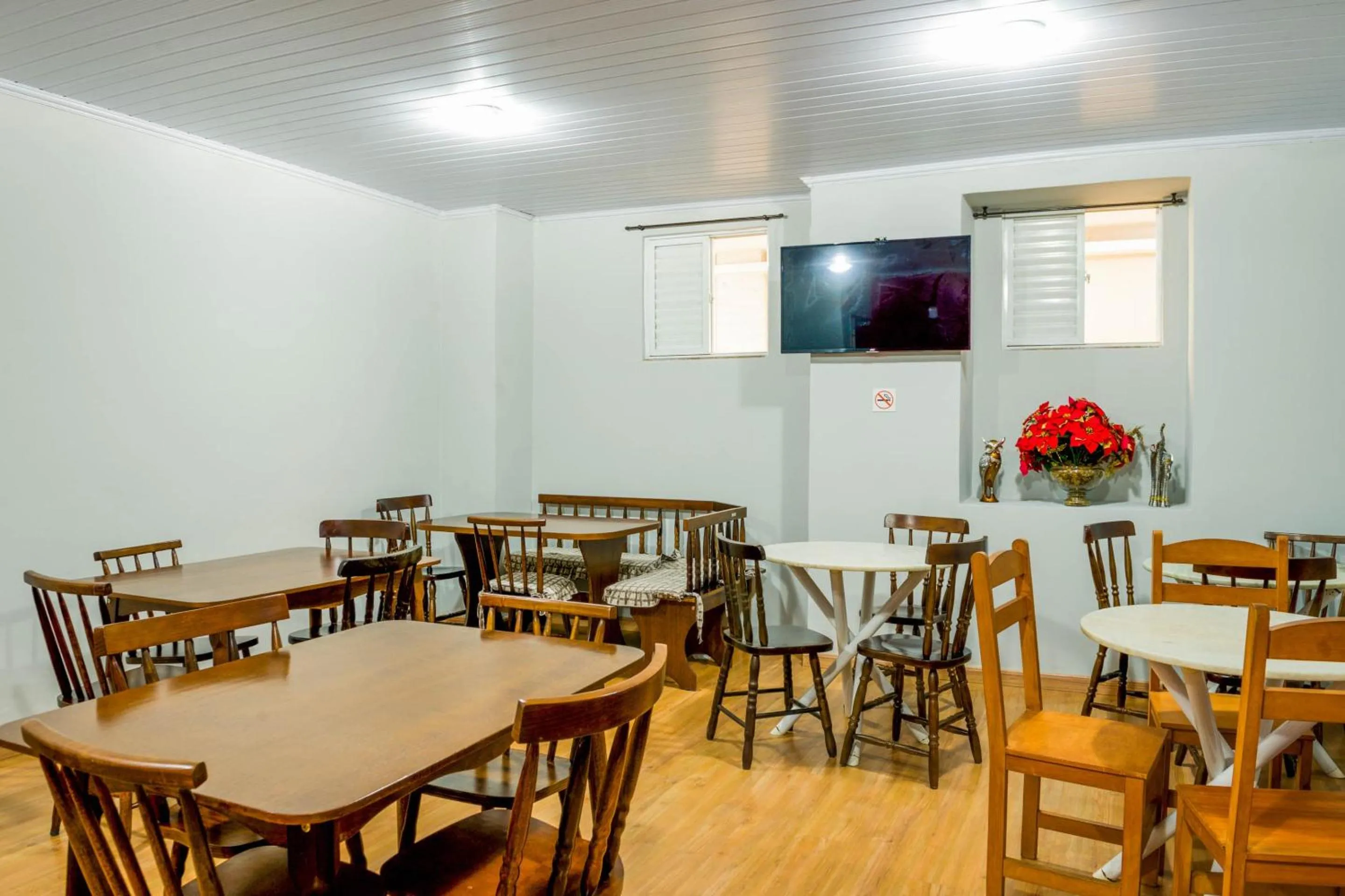 Restaurant/places to eat in OYO Hotel Lindoia, Petropolis