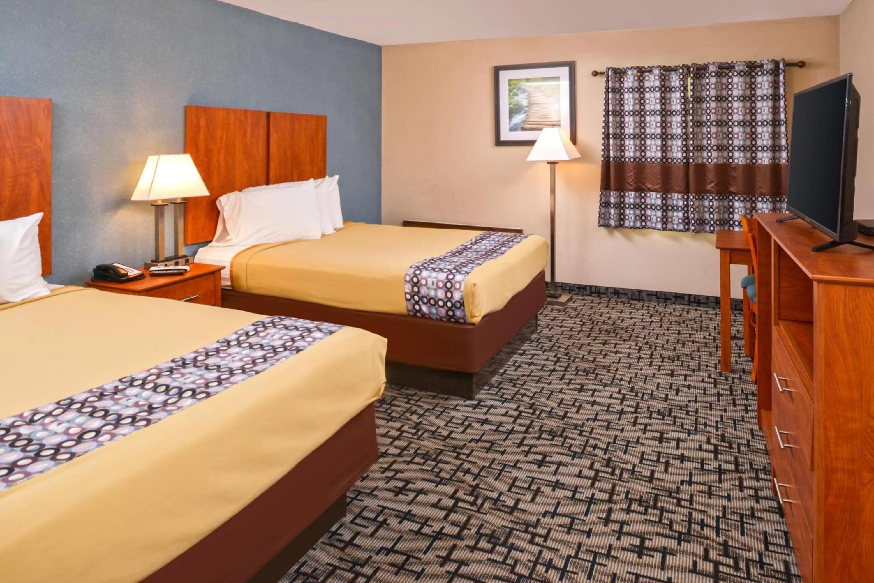 Bed in Motel 6 Putnam CT