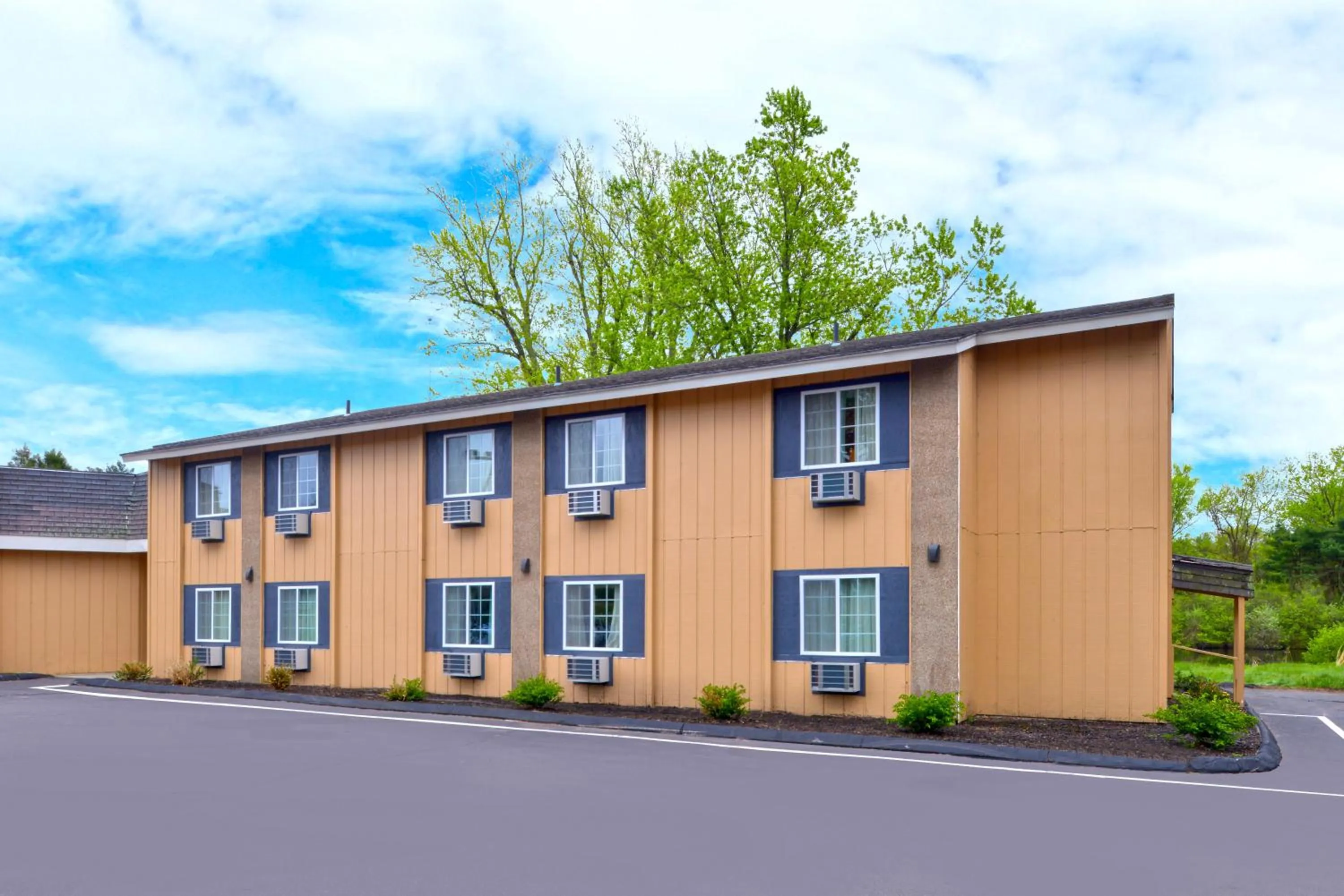 Property building in Motel 6 Putnam CT