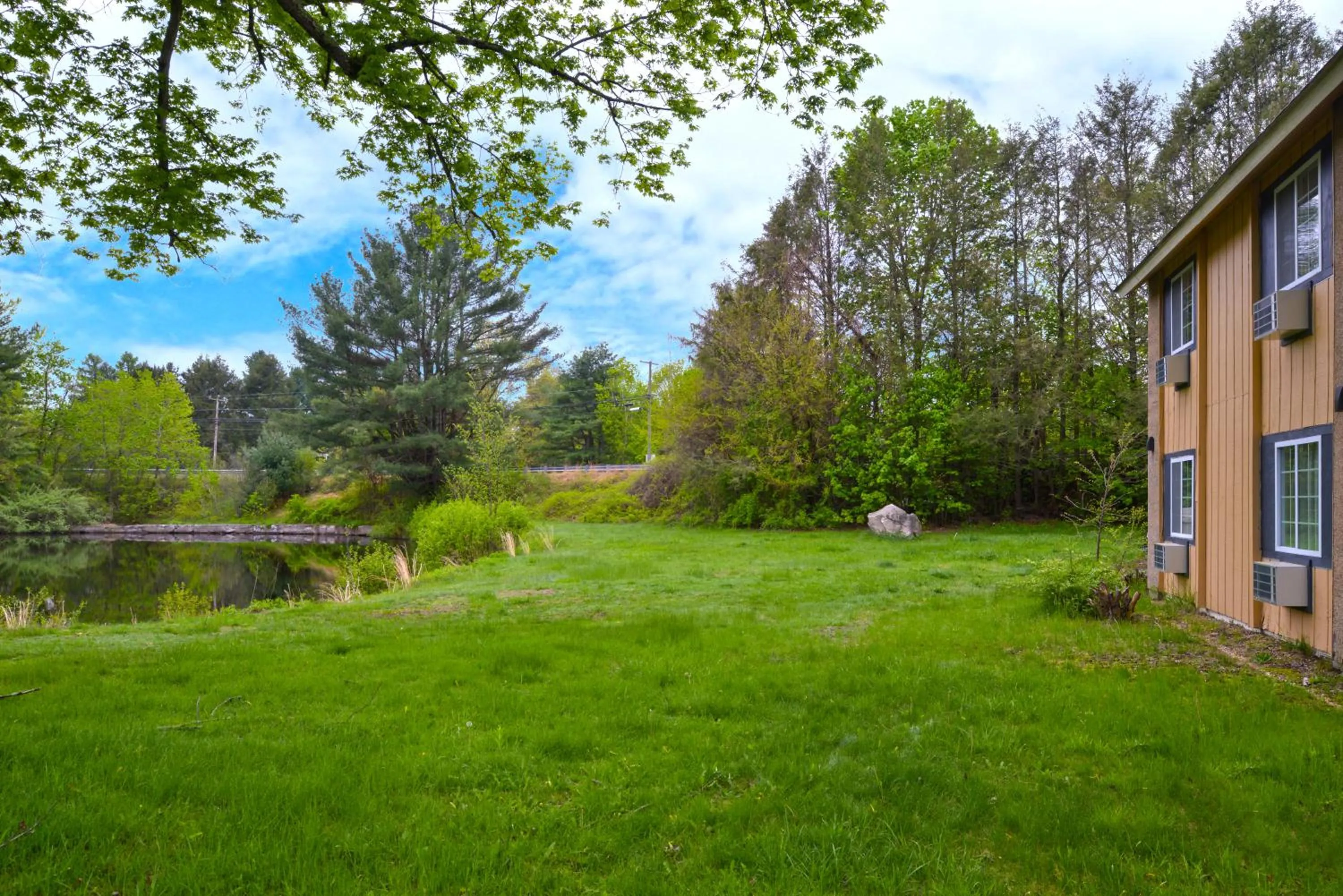 Property building in Motel 6 Putnam CT