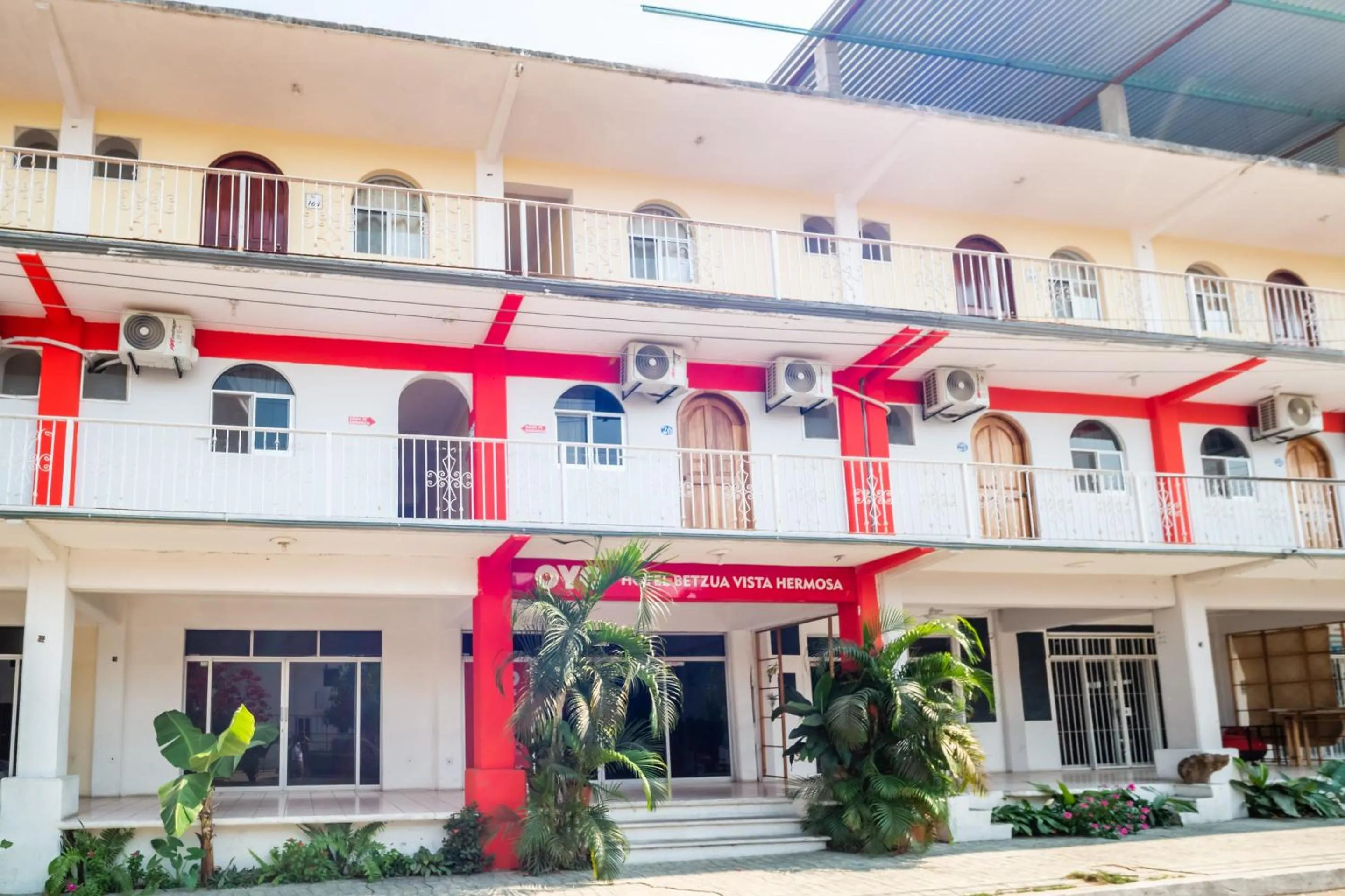 Property building in OYO Hotel Betsua Vista Hermosa, Huatulco