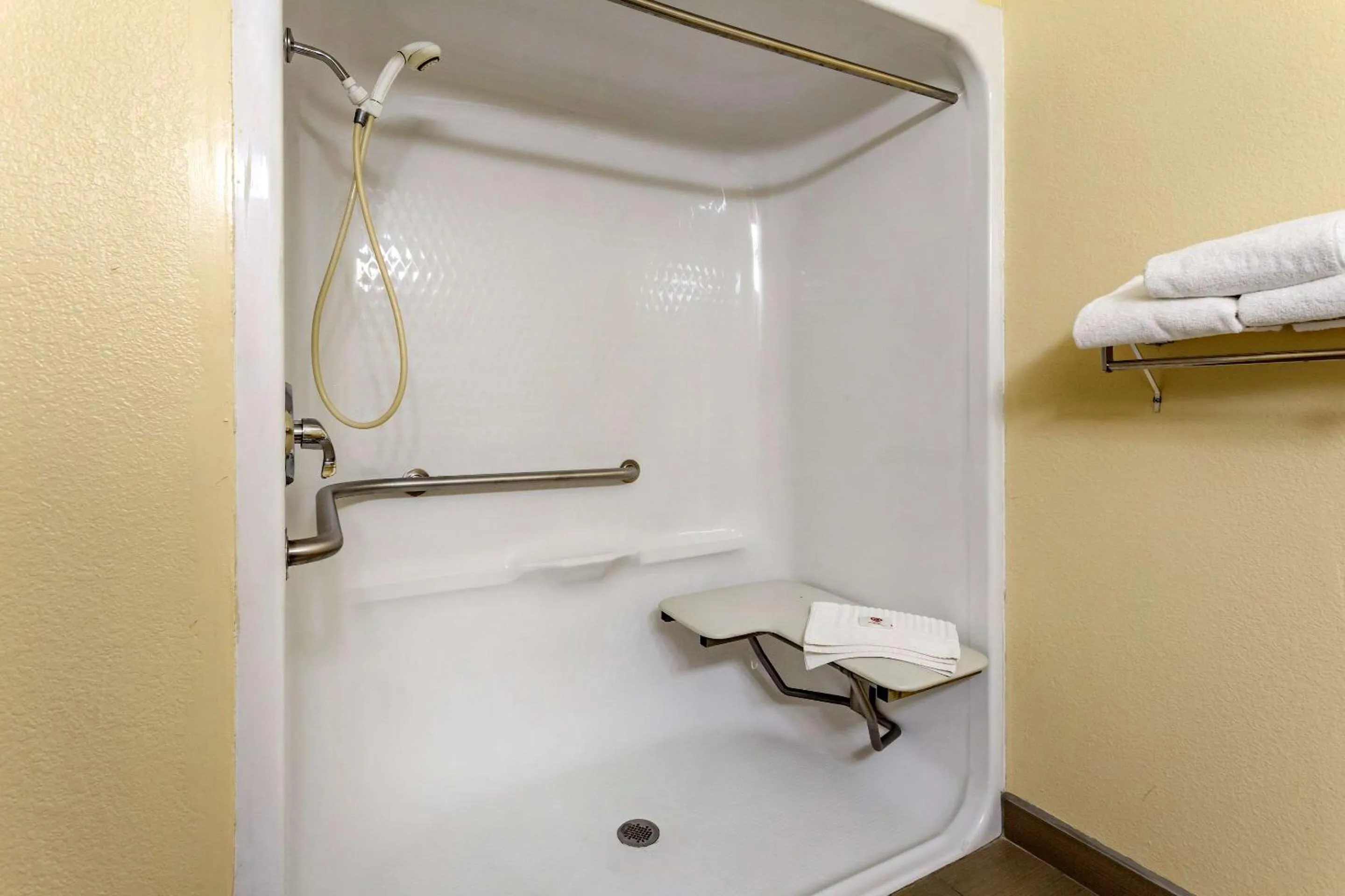 Bathroom in Comfort Inn & Suites North Aurora - Naperville