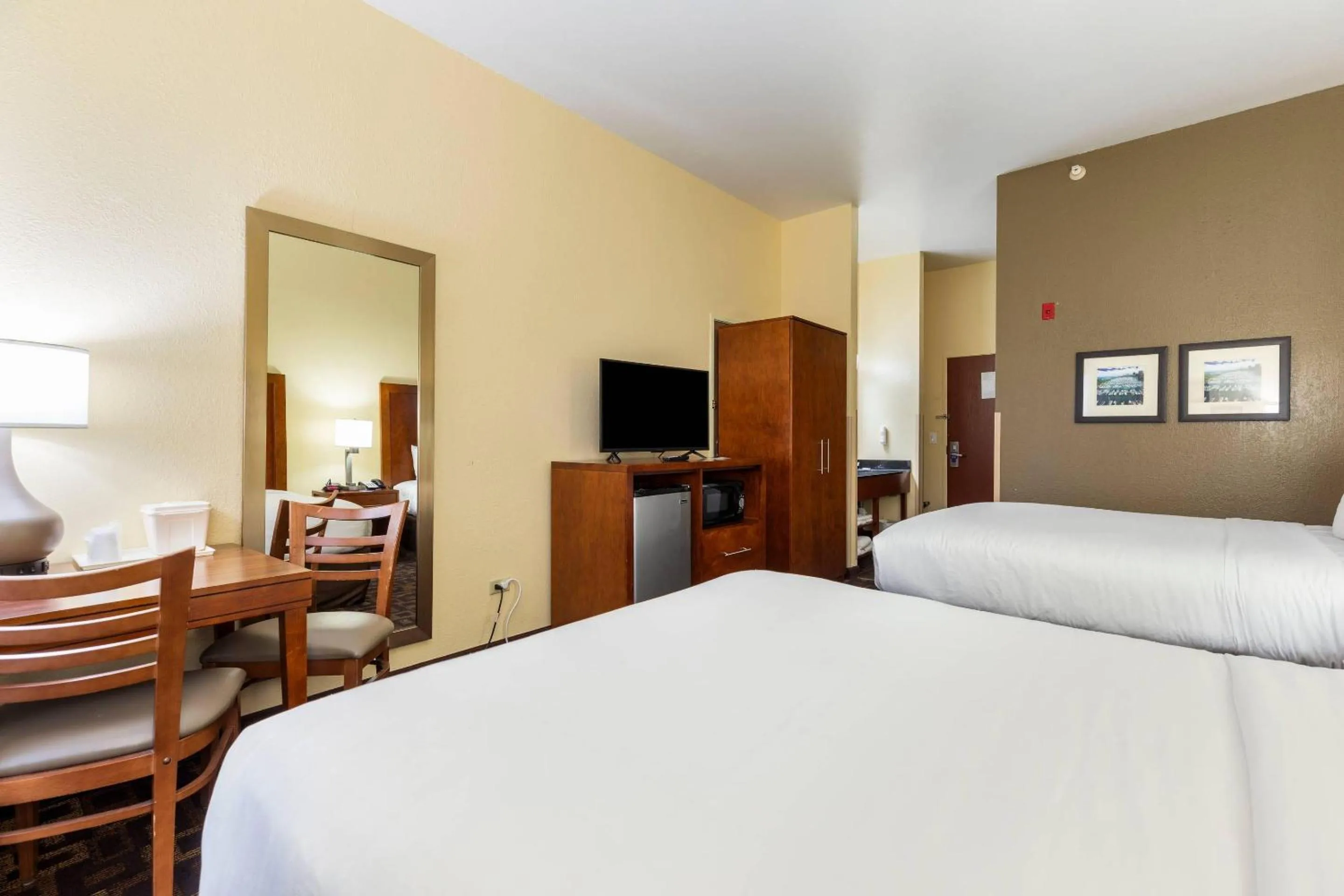Bedroom, Bed in Comfort Inn & Suites North Aurora - Naperville