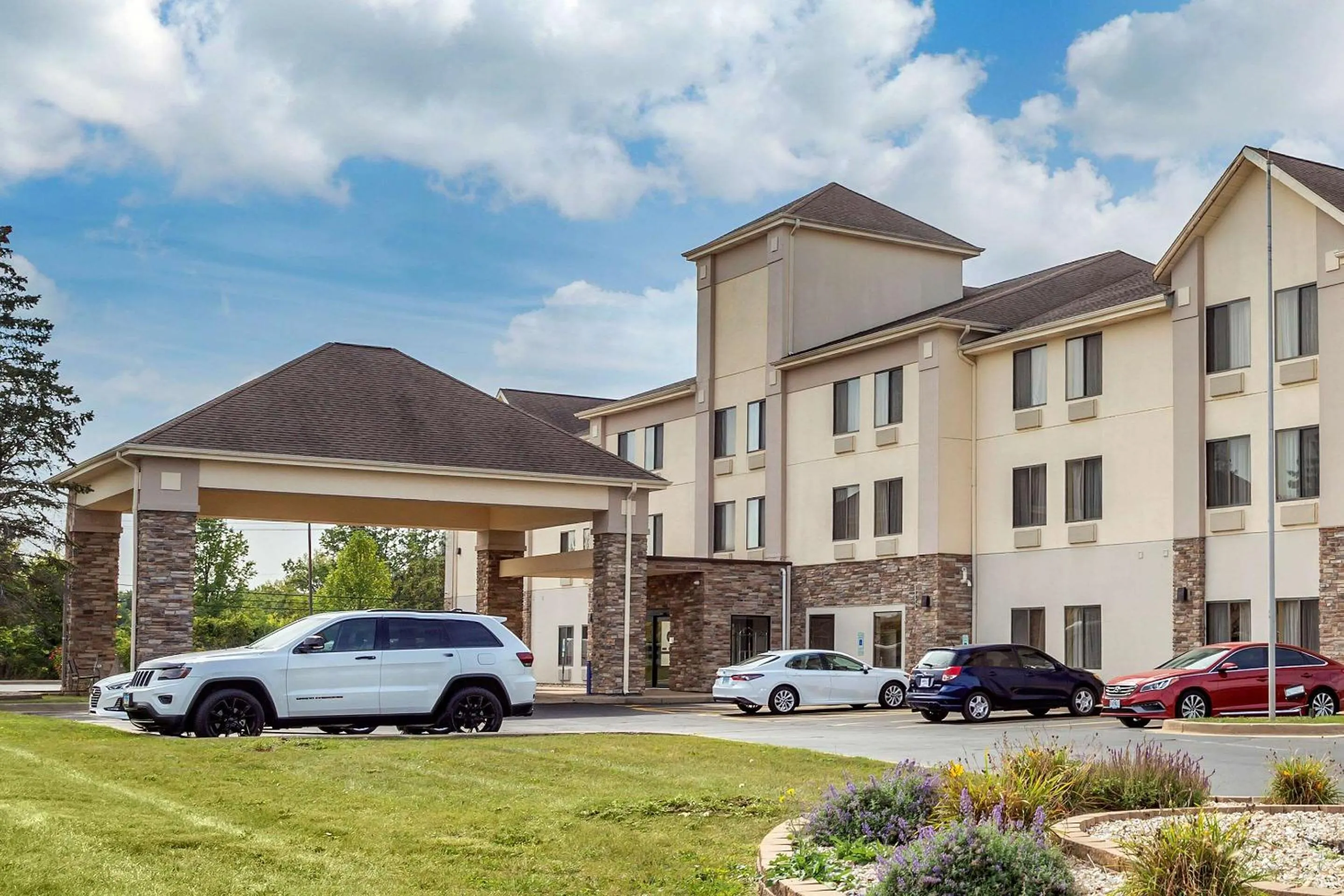 Property building in Comfort Inn & Suites North Aurora - Naperville
