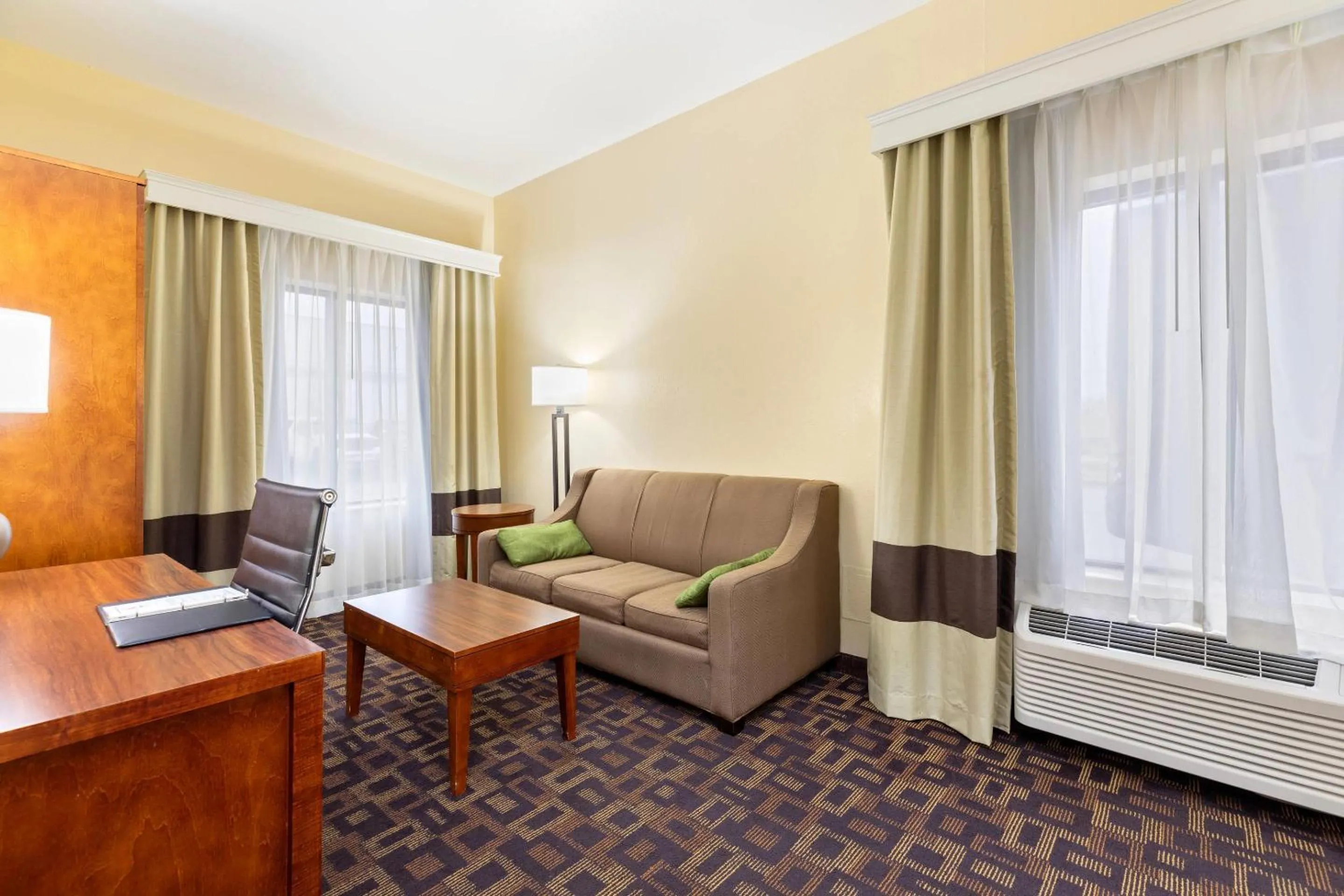 Bedroom in Comfort Inn & Suites North Aurora - Naperville