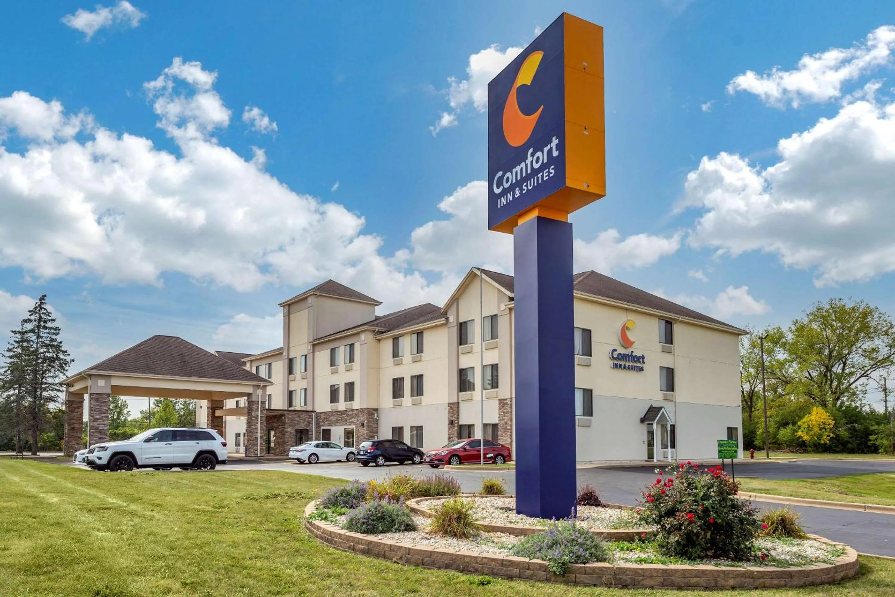 Property building in Comfort Inn & Suites North Aurora - Naperville