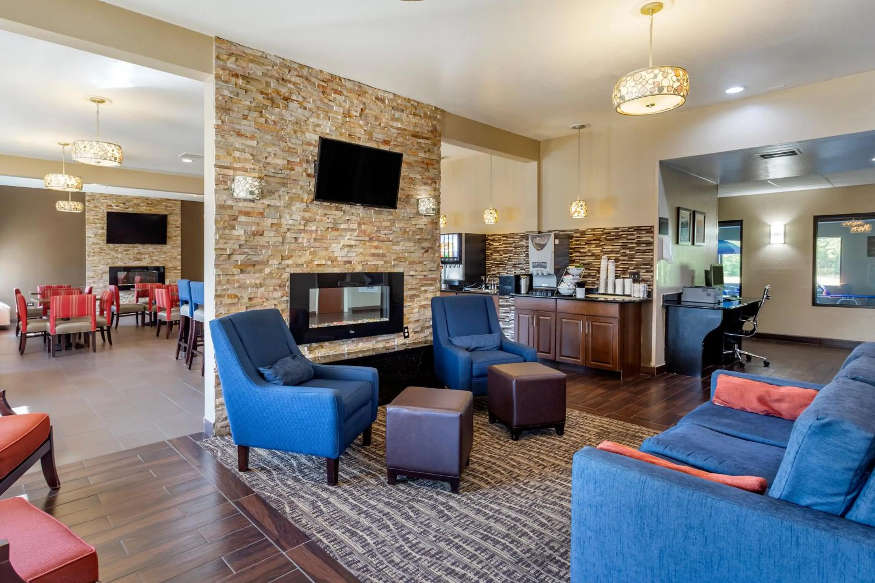 Breakfast in Comfort Inn & Suites North Aurora - Naperville