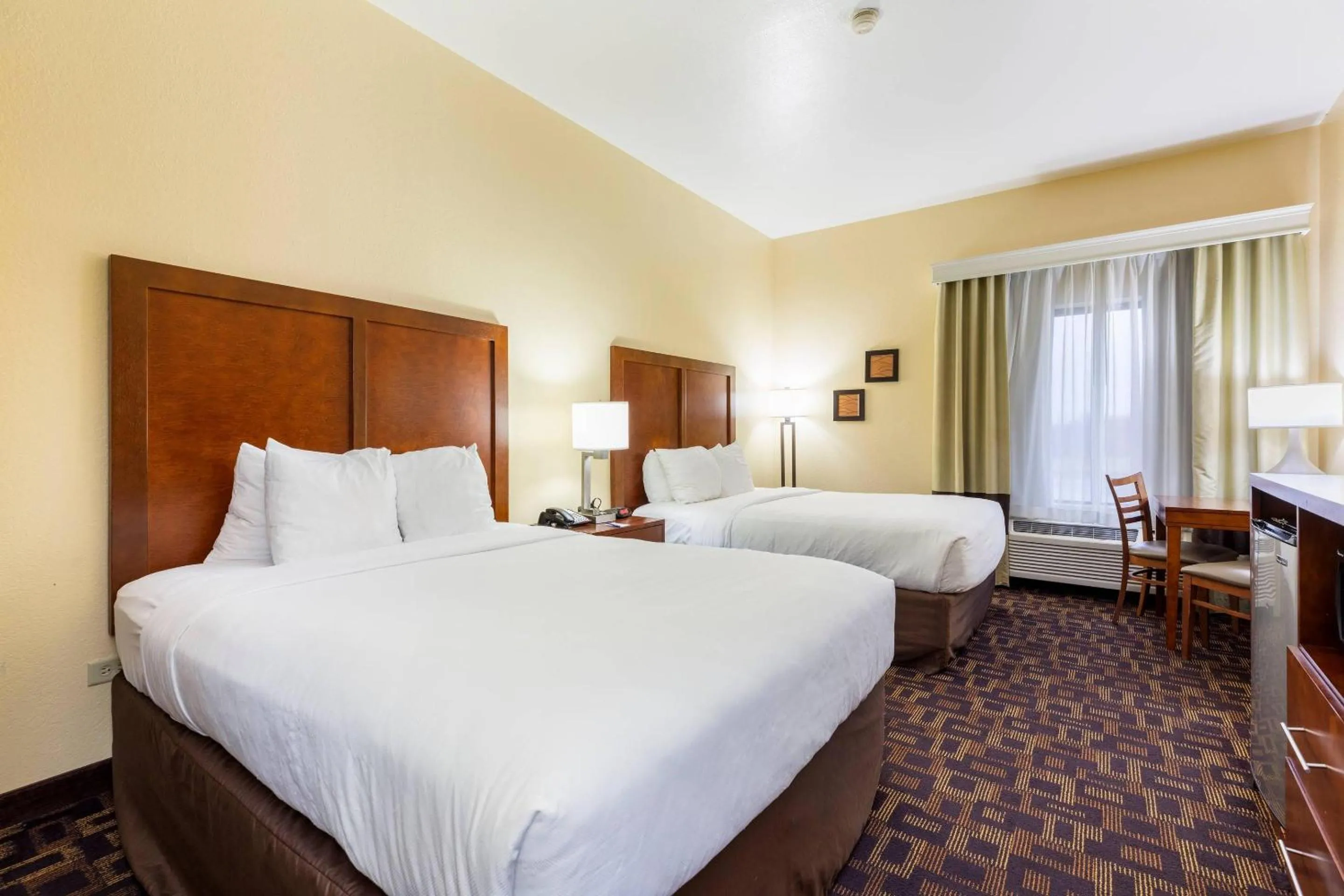 Bedroom, Bed in Comfort Inn & Suites North Aurora - Naperville