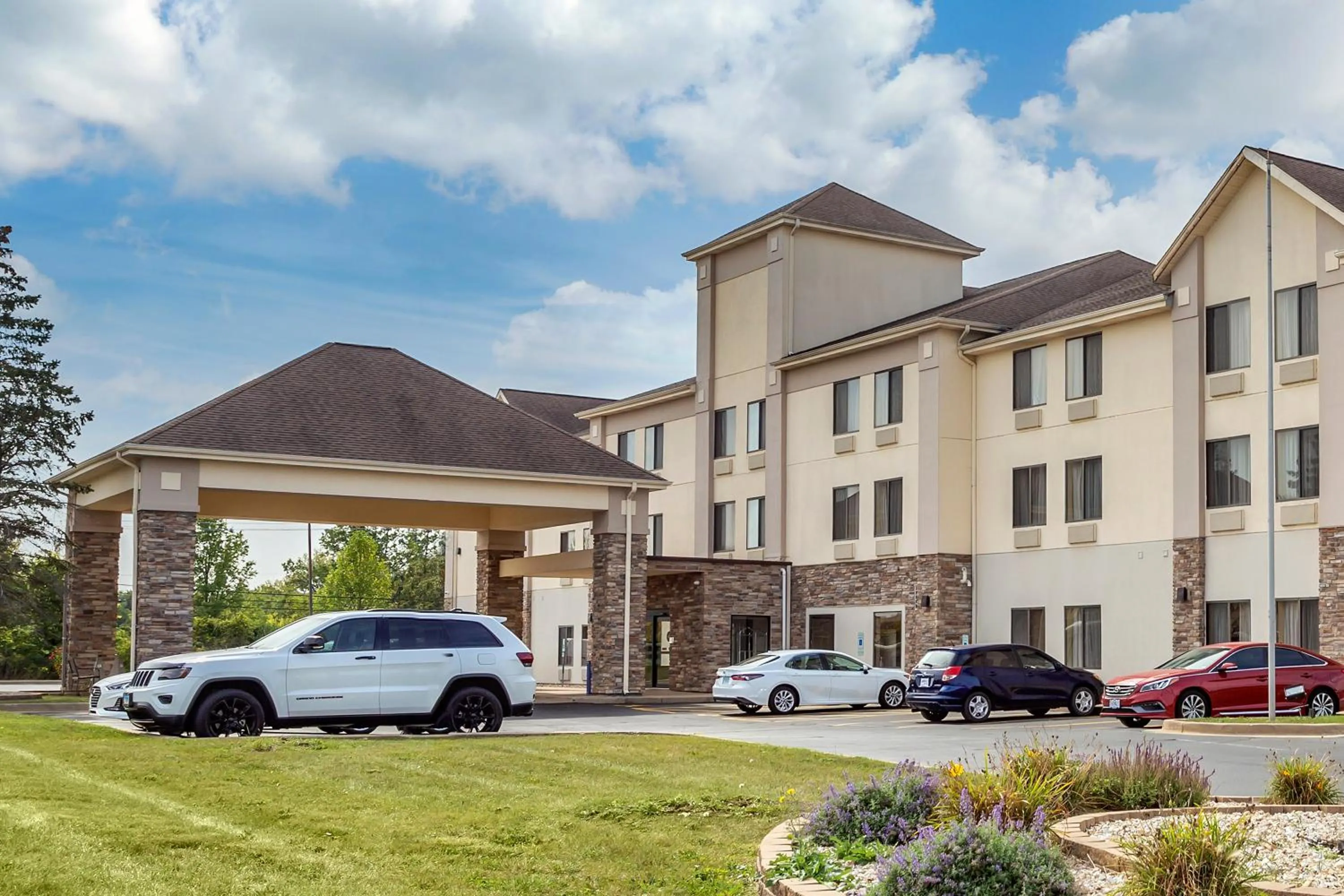 Property building in Comfort Inn & Suites North Aurora - Naperville