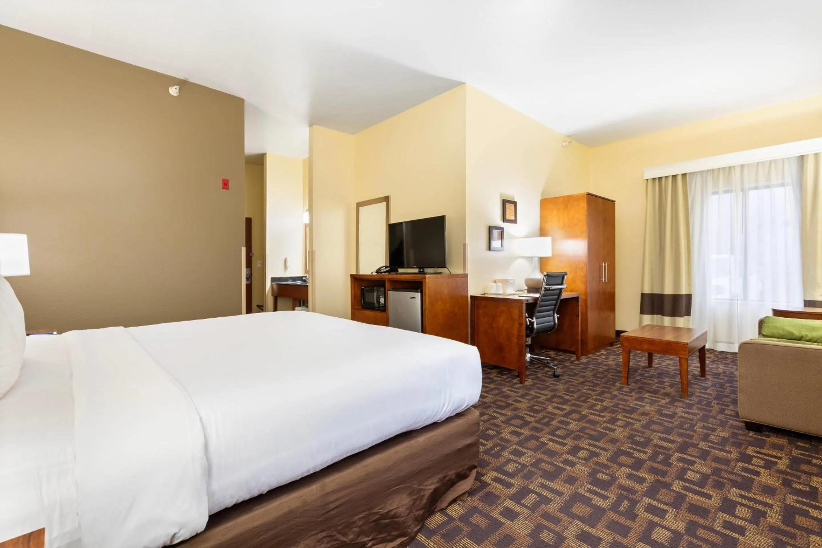 Bedroom, Bed in Comfort Inn & Suites North Aurora - Naperville
