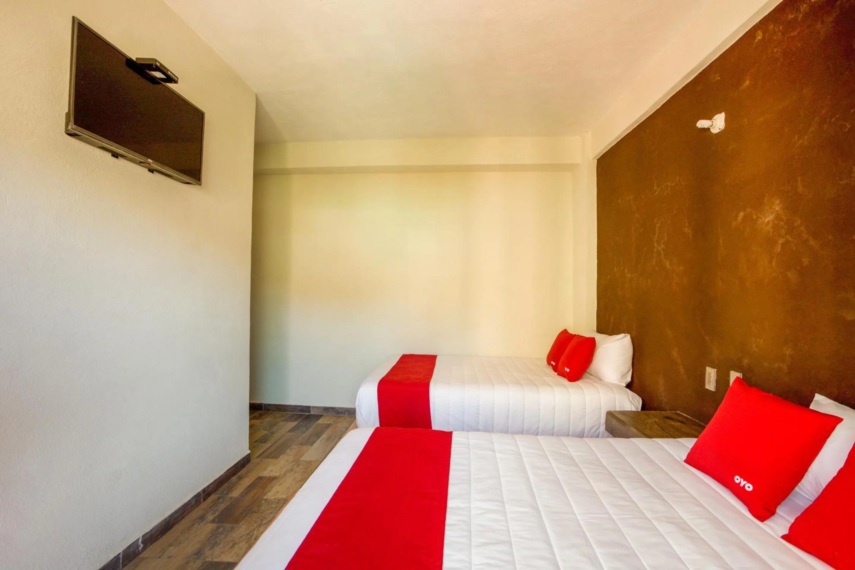 Bedroom in OYO Hotel Posada Lys, Zihuatanejo