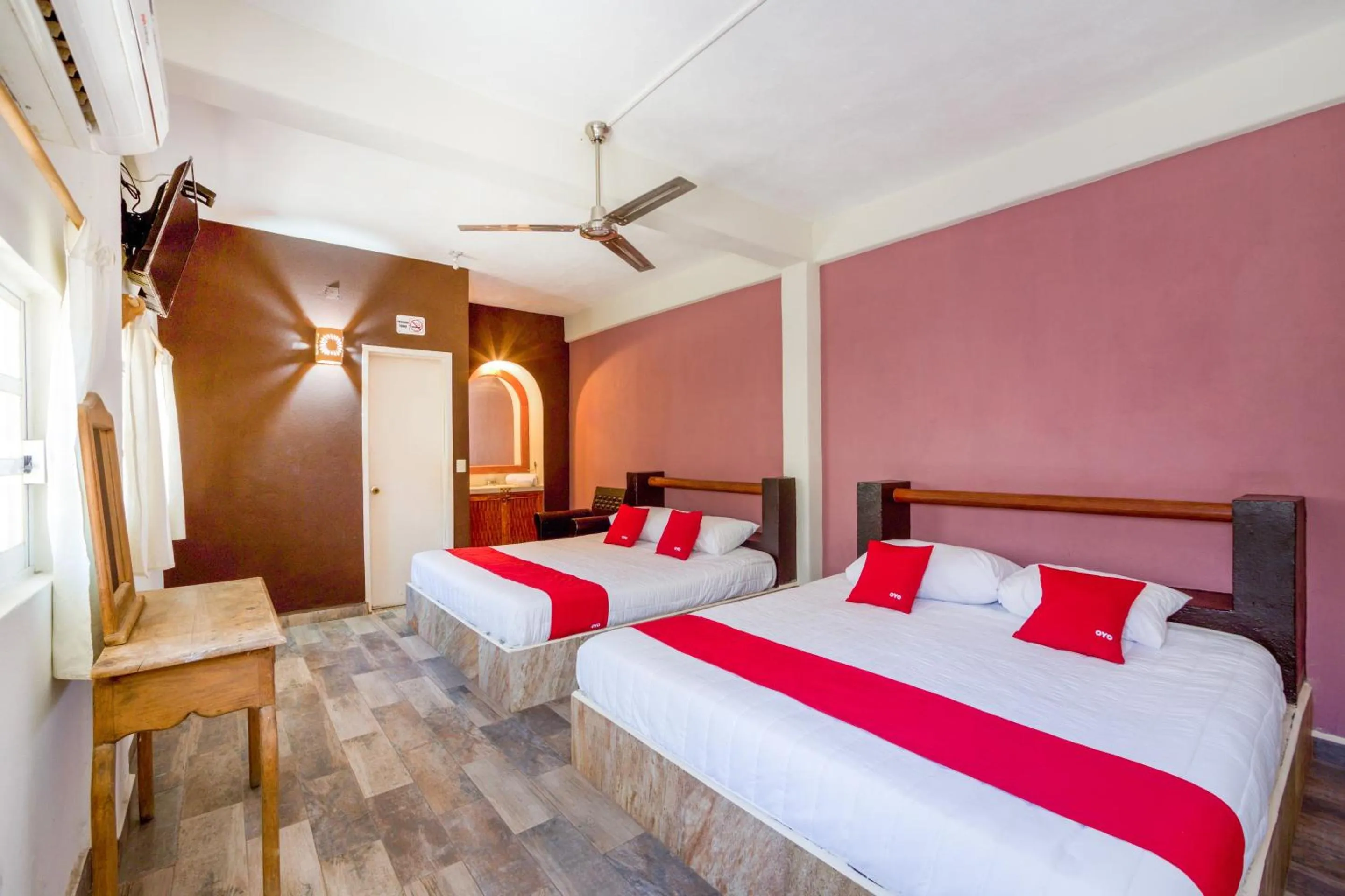 Bedroom in OYO Hotel Posada Lys, Zihuatanejo