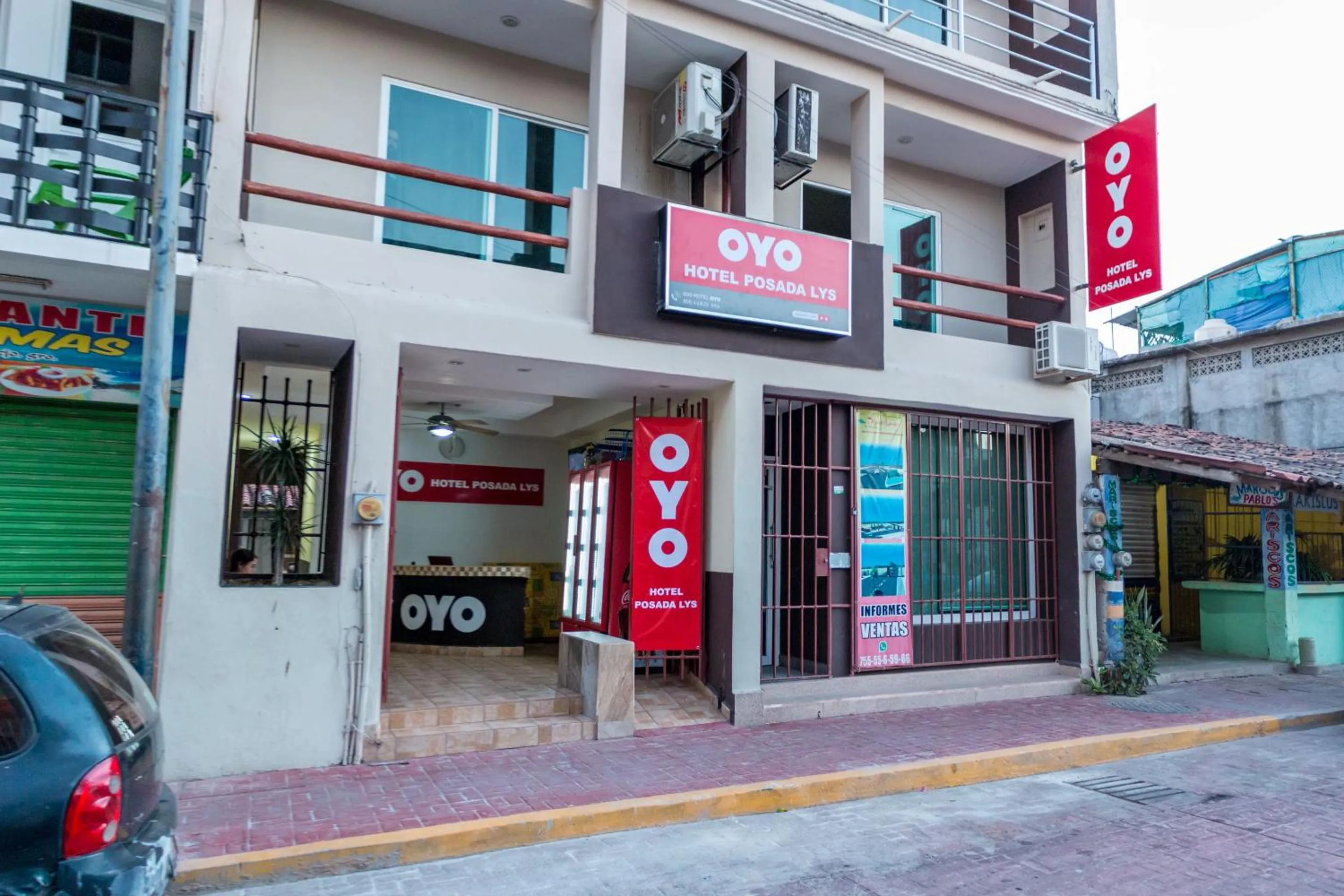 Facade/entrance in OYO Hotel Posada Lys, Zihuatanejo