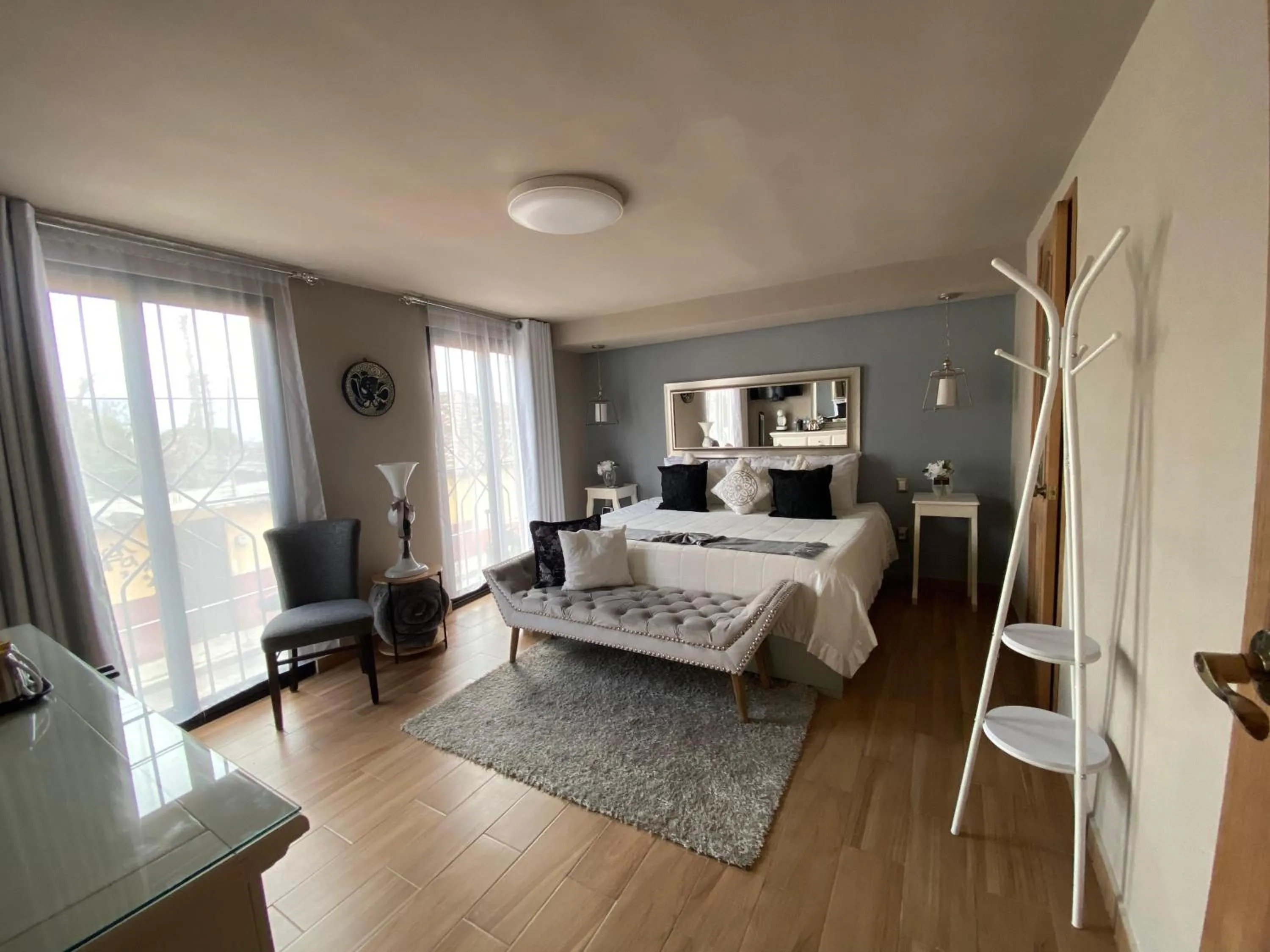 Photo of the whole room, Bed in Casa Neek