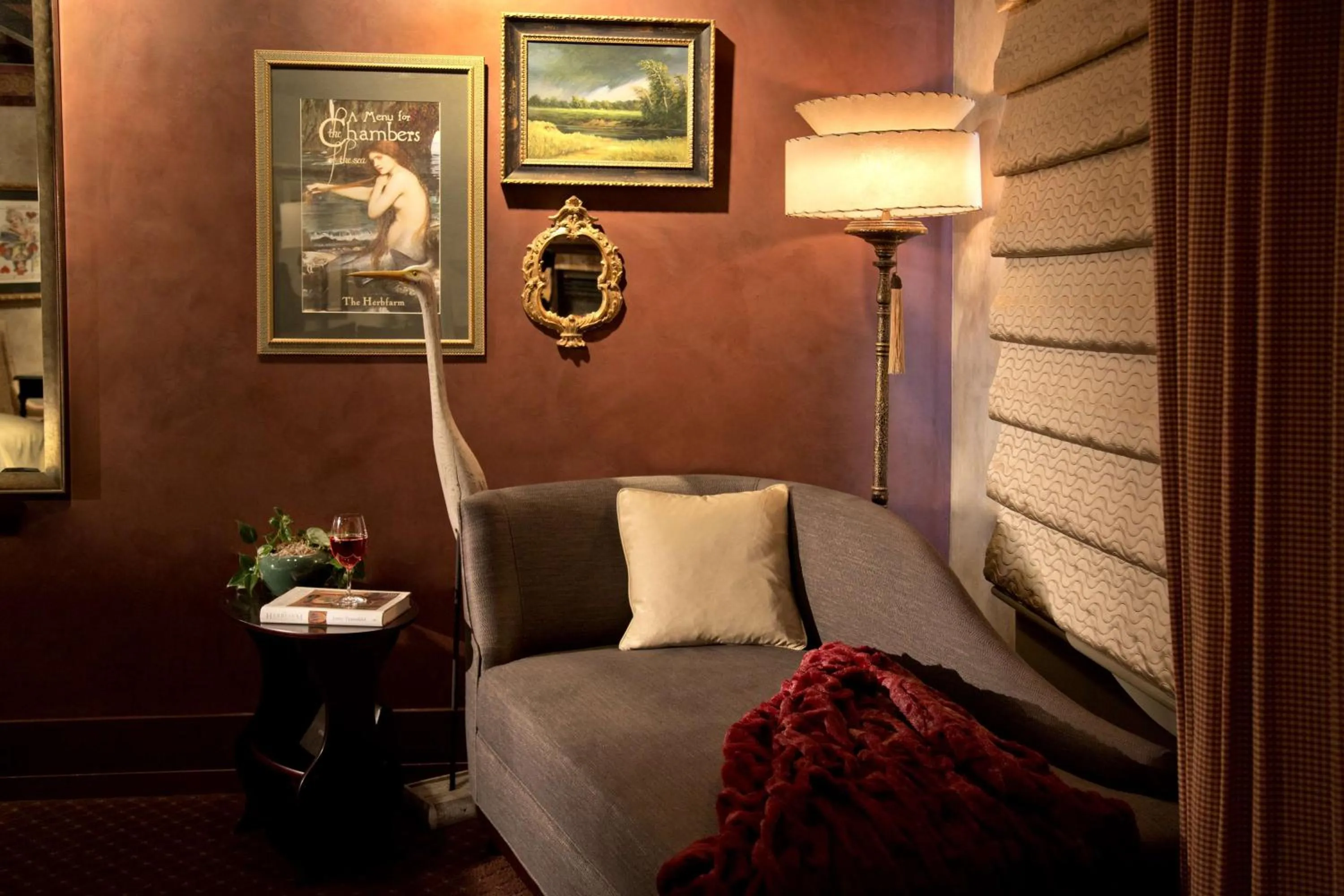 Photo of the whole room in Willows Lodge