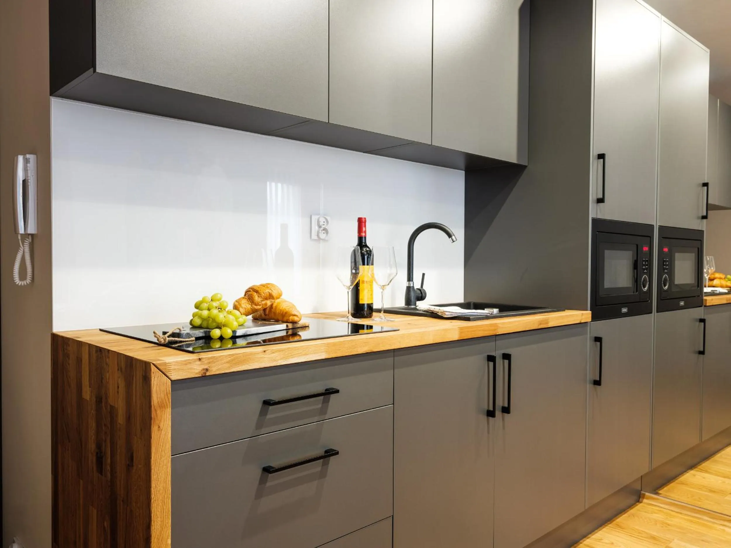 Kitchen or kitchenette in Aparthotel Inspire Miodova Residence