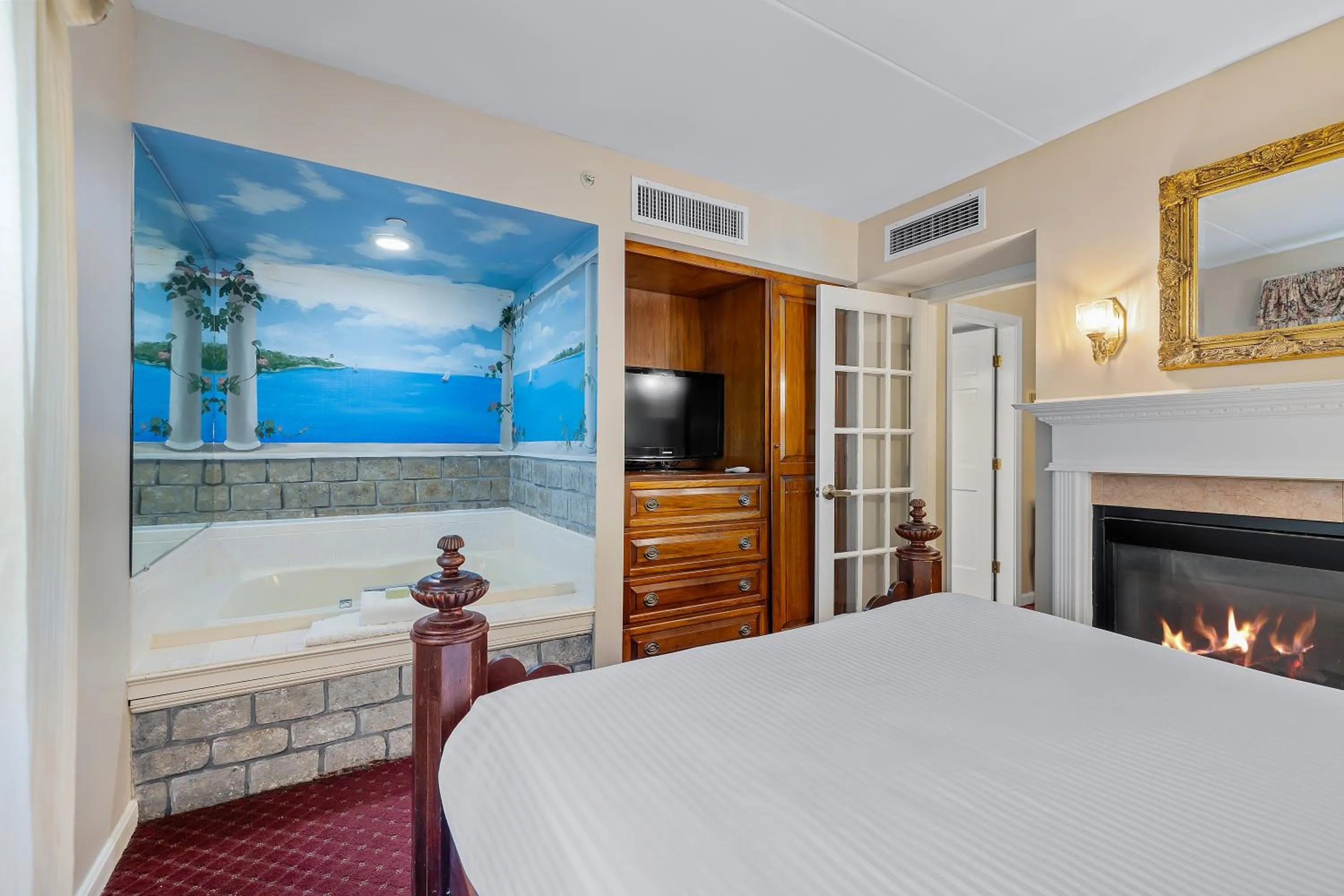 Bed in John Carver Inn & Spa