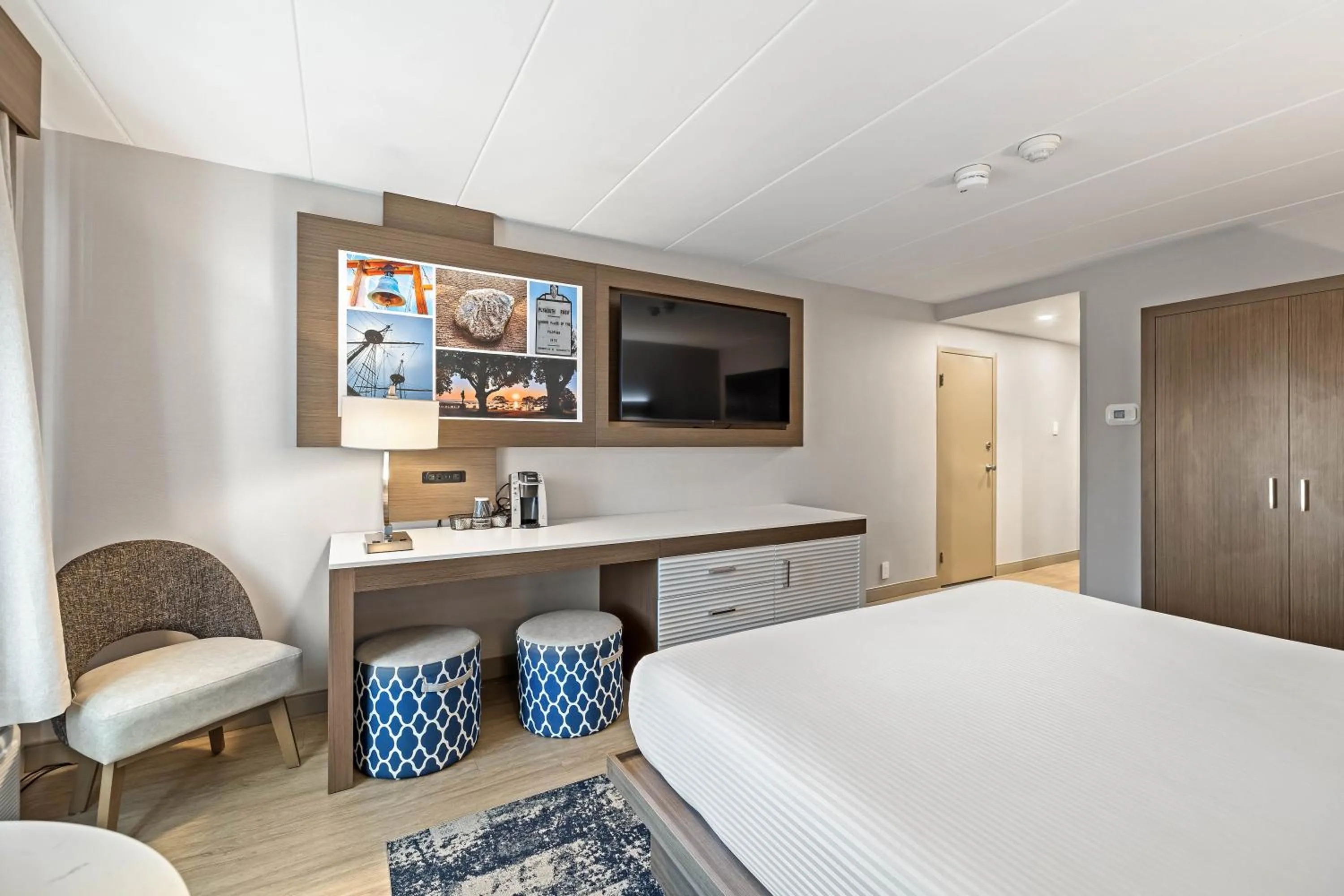 Bed in John Carver Inn & Spa