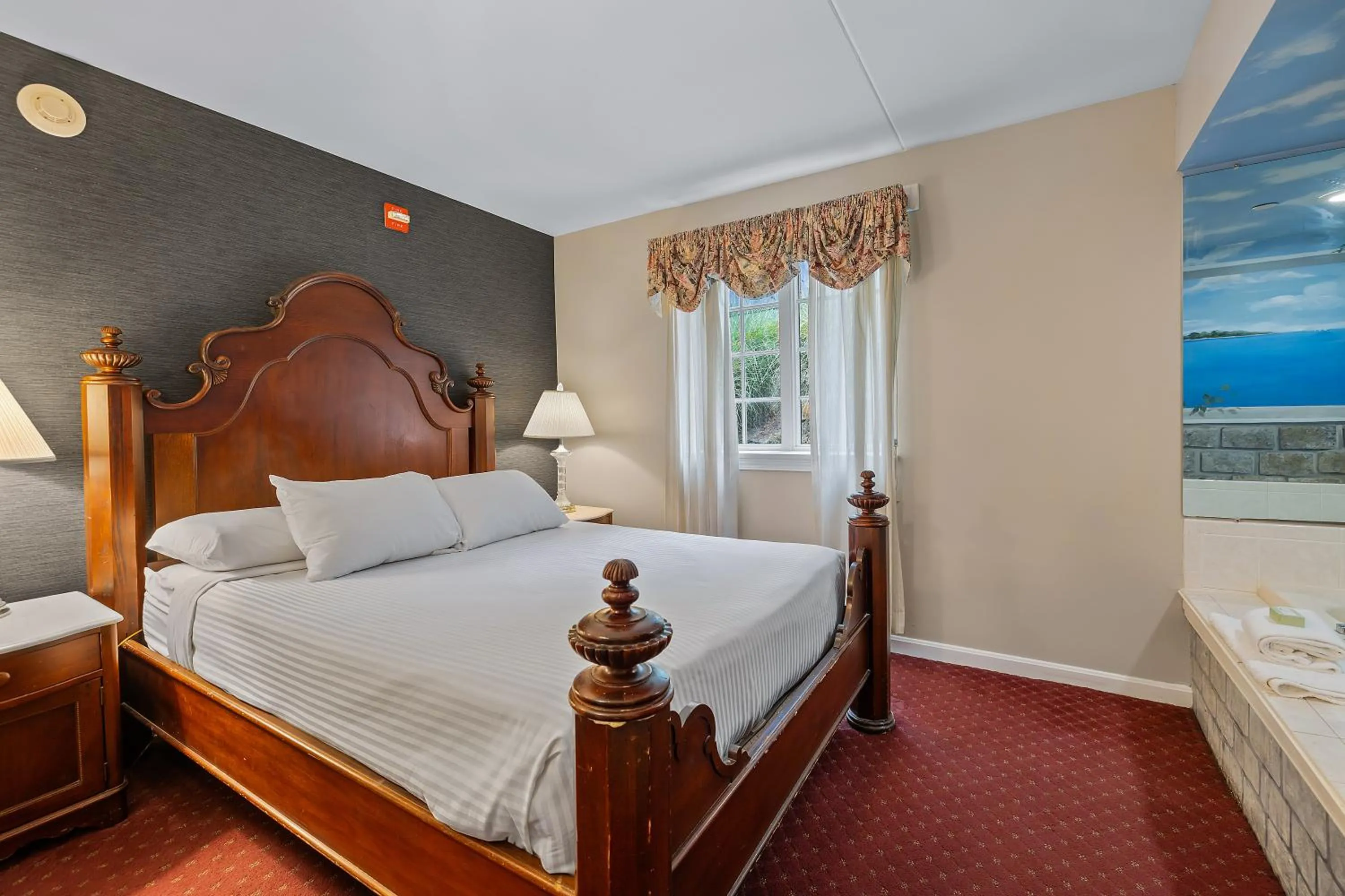 Bed in John Carver Inn & Spa