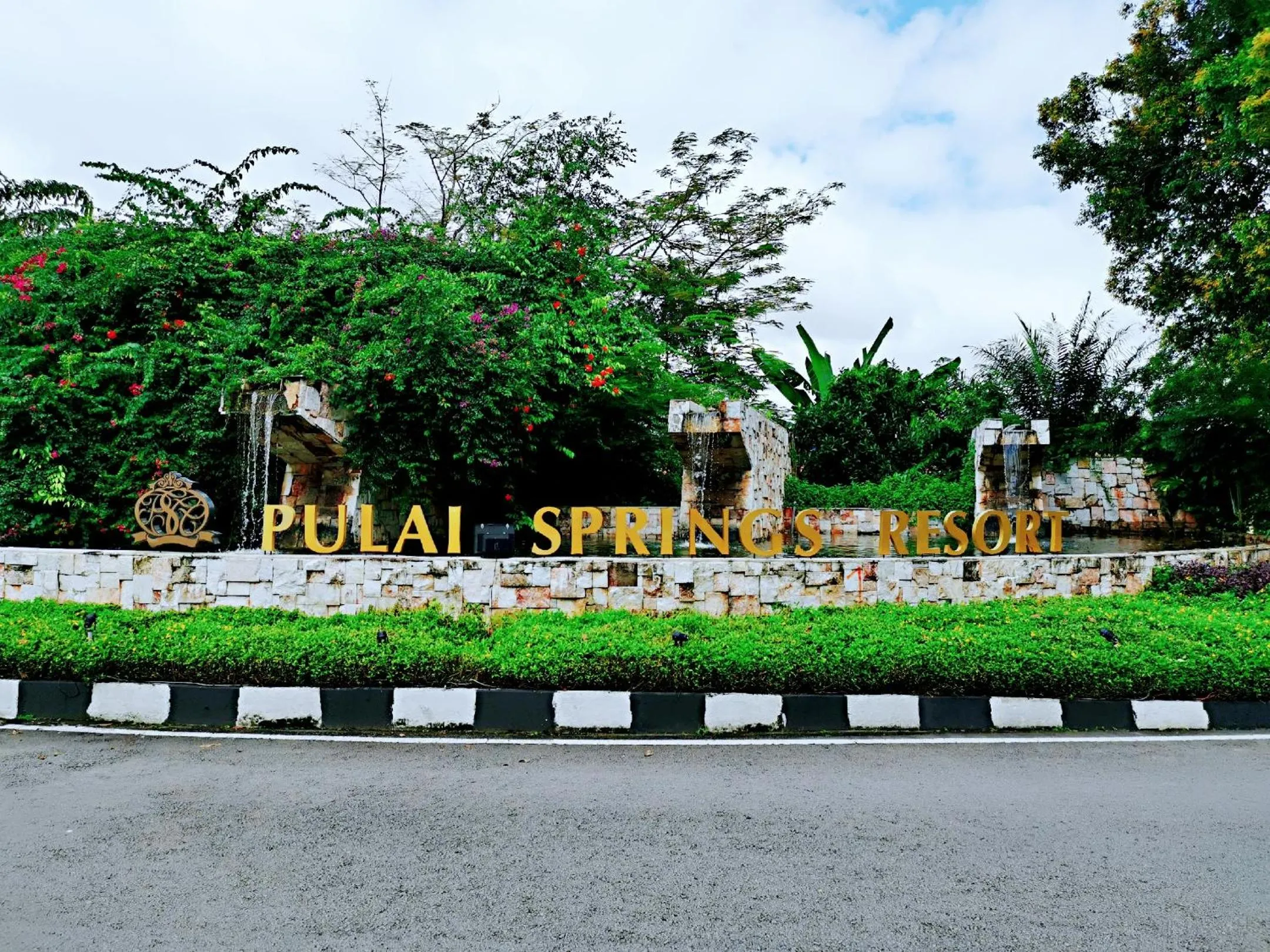 Property logo or sign in 【Amazing】Pool View 2BR Suite @ Pulai Springs Resort