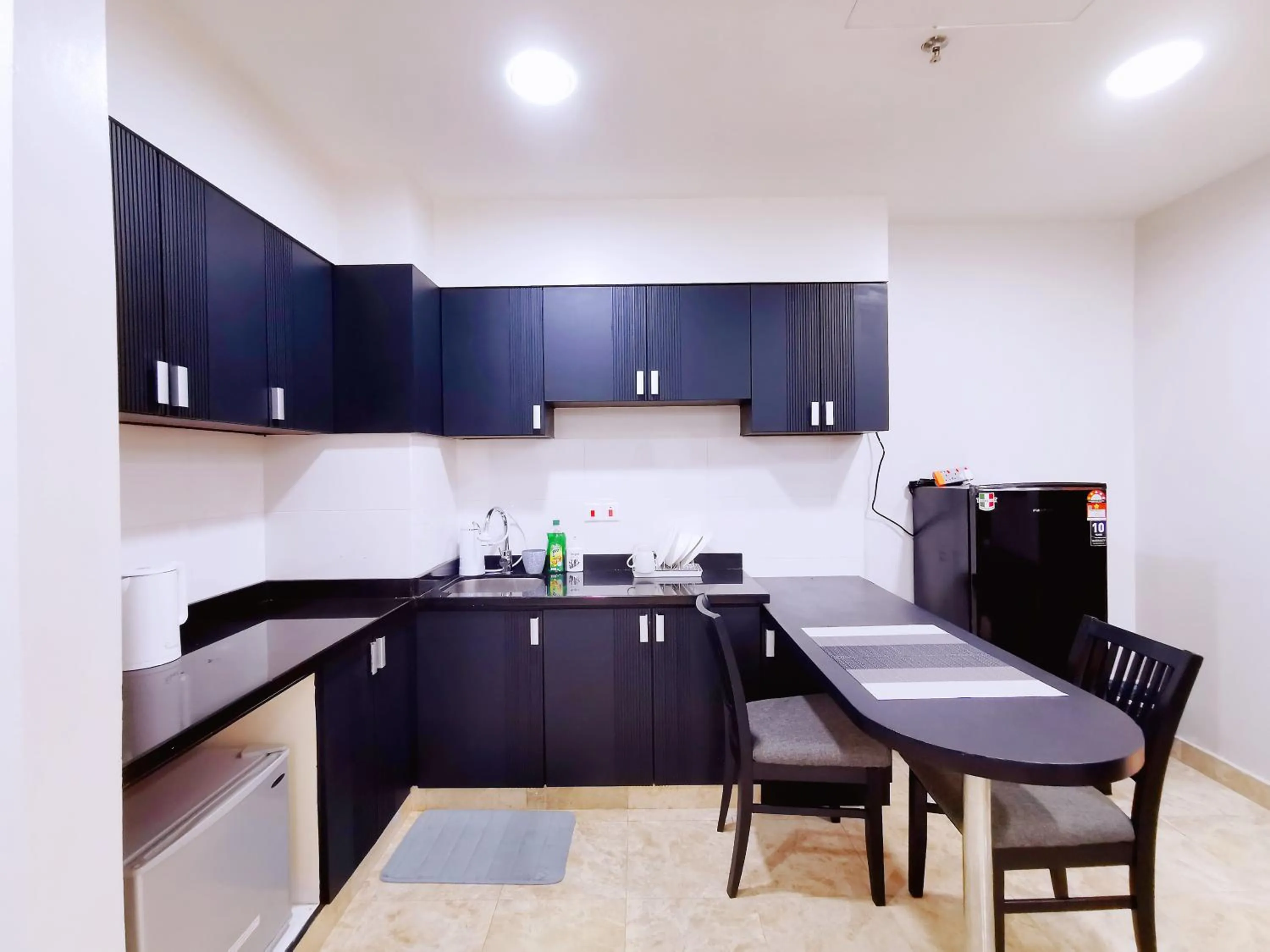 Kitchen or kitchenette in 【Amazing】Pool View 2BR Suite @ Pulai Springs Resort