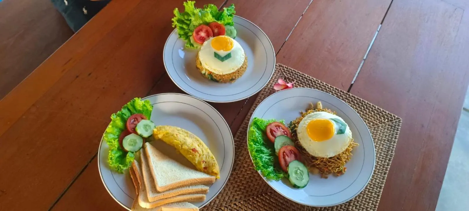 Restaurant/places to eat in Govardan Homestay