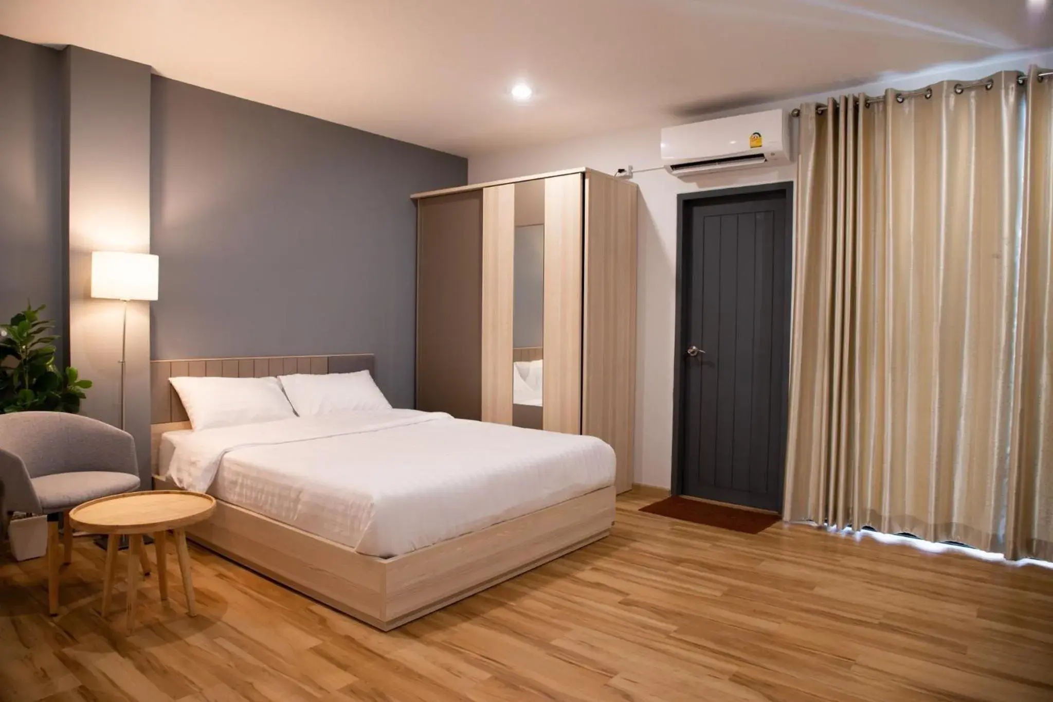 Single Room with Bathroom - single occupancy in J & L Residence and Spa Single Room with Bathroom - single occupancy in J & L Residence and Spa