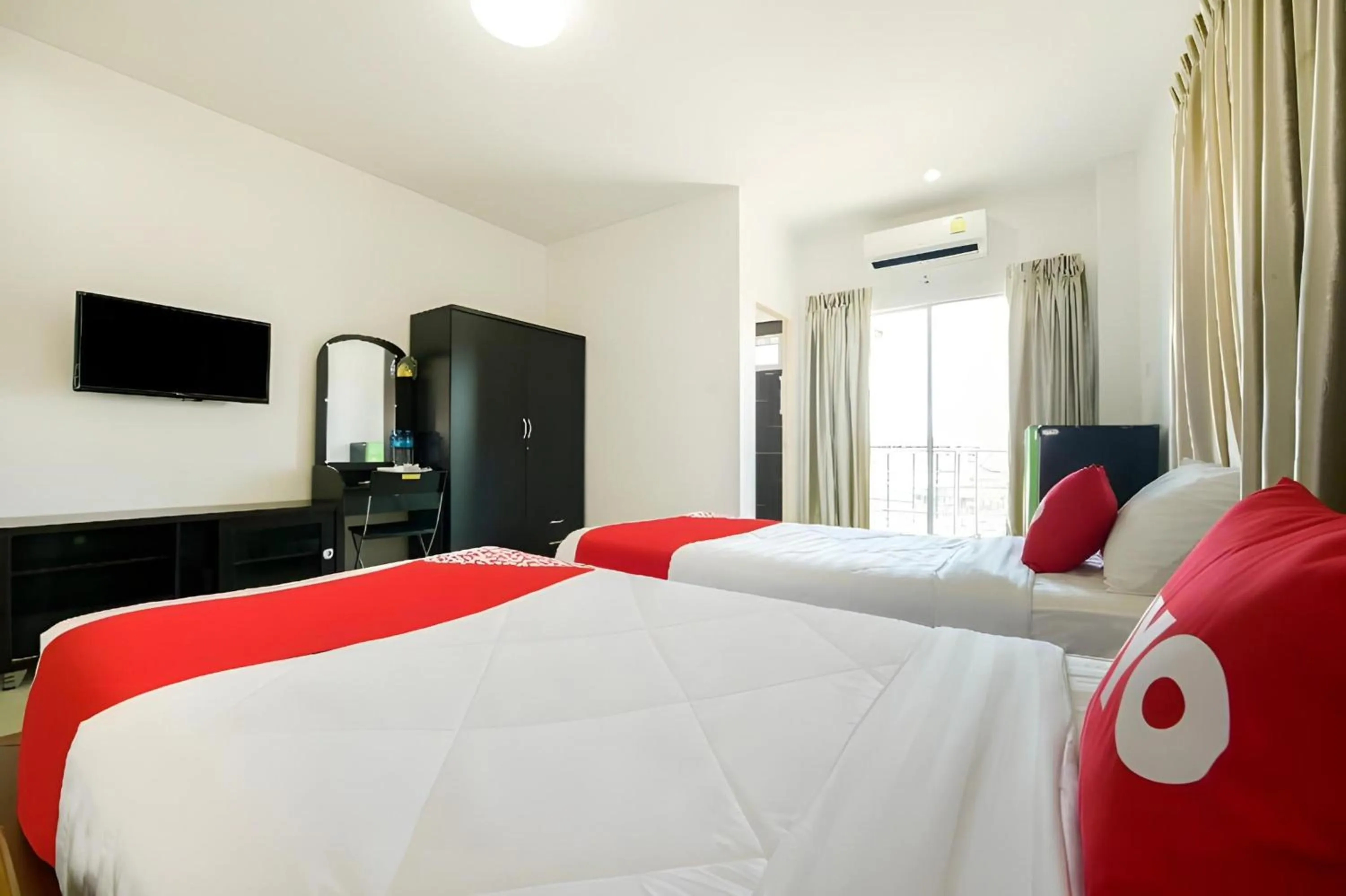 Photo of the whole room, Bed in OYO 350 Mae Saeng Place