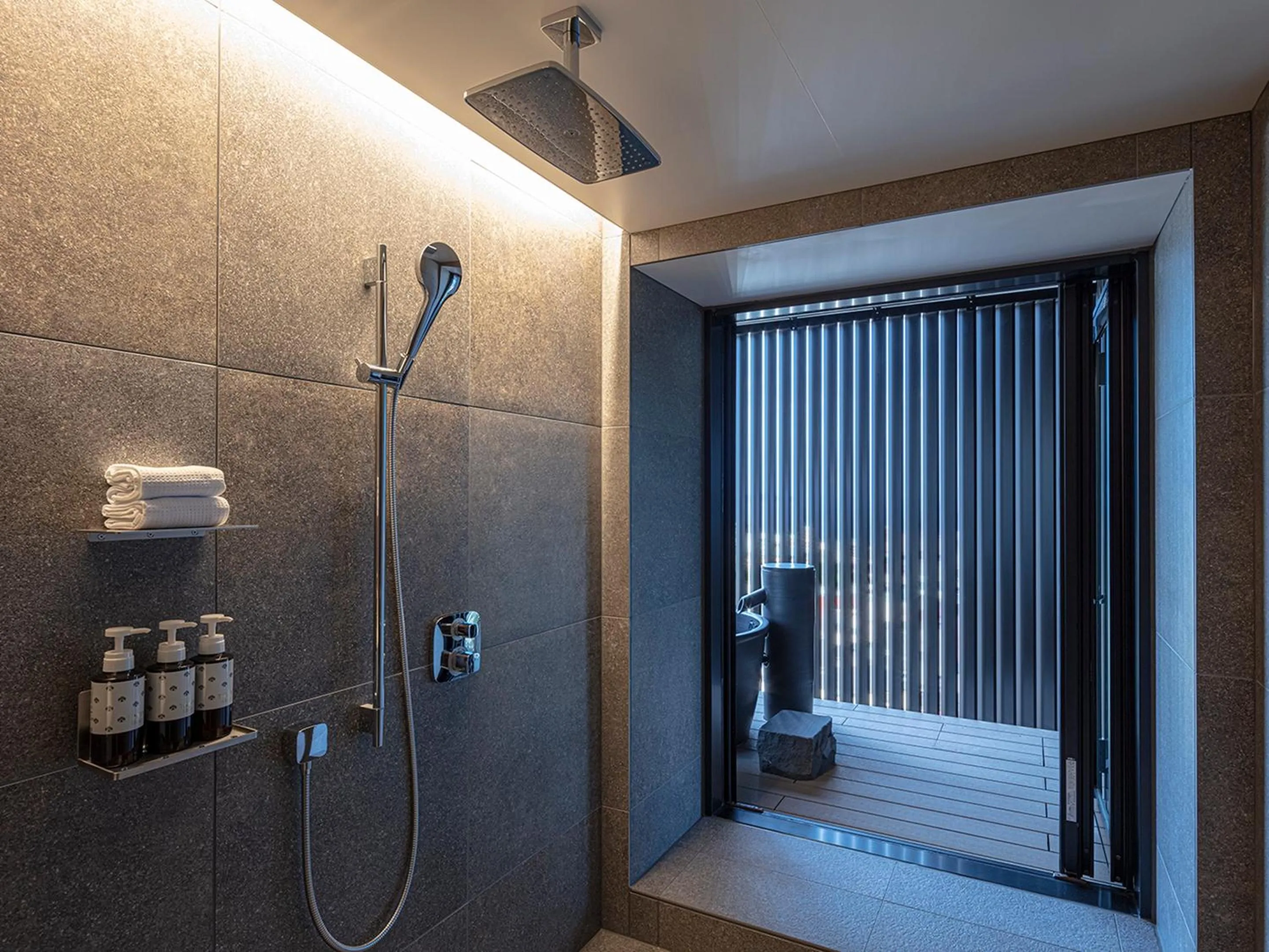 Shower in SOKI ATAMI