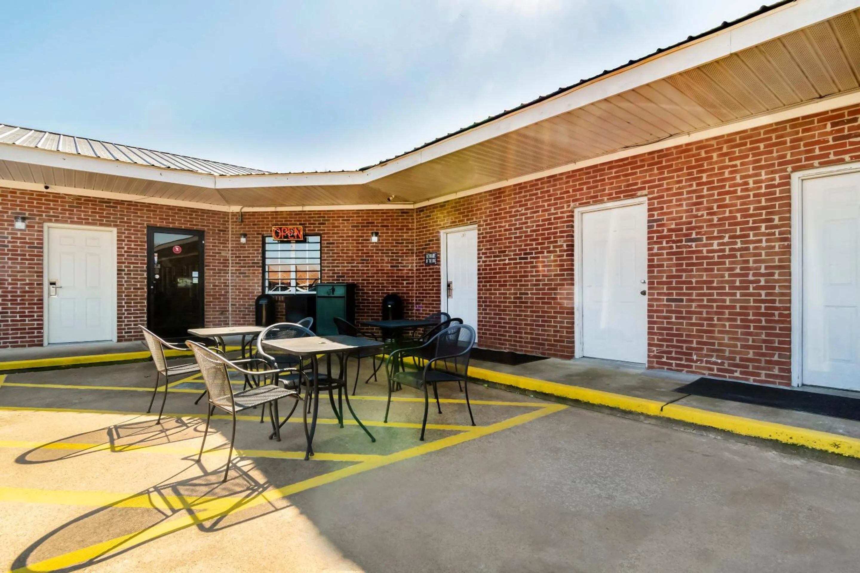 Restaurant/places to eat in OYO Hotel Ruleville Route 49W