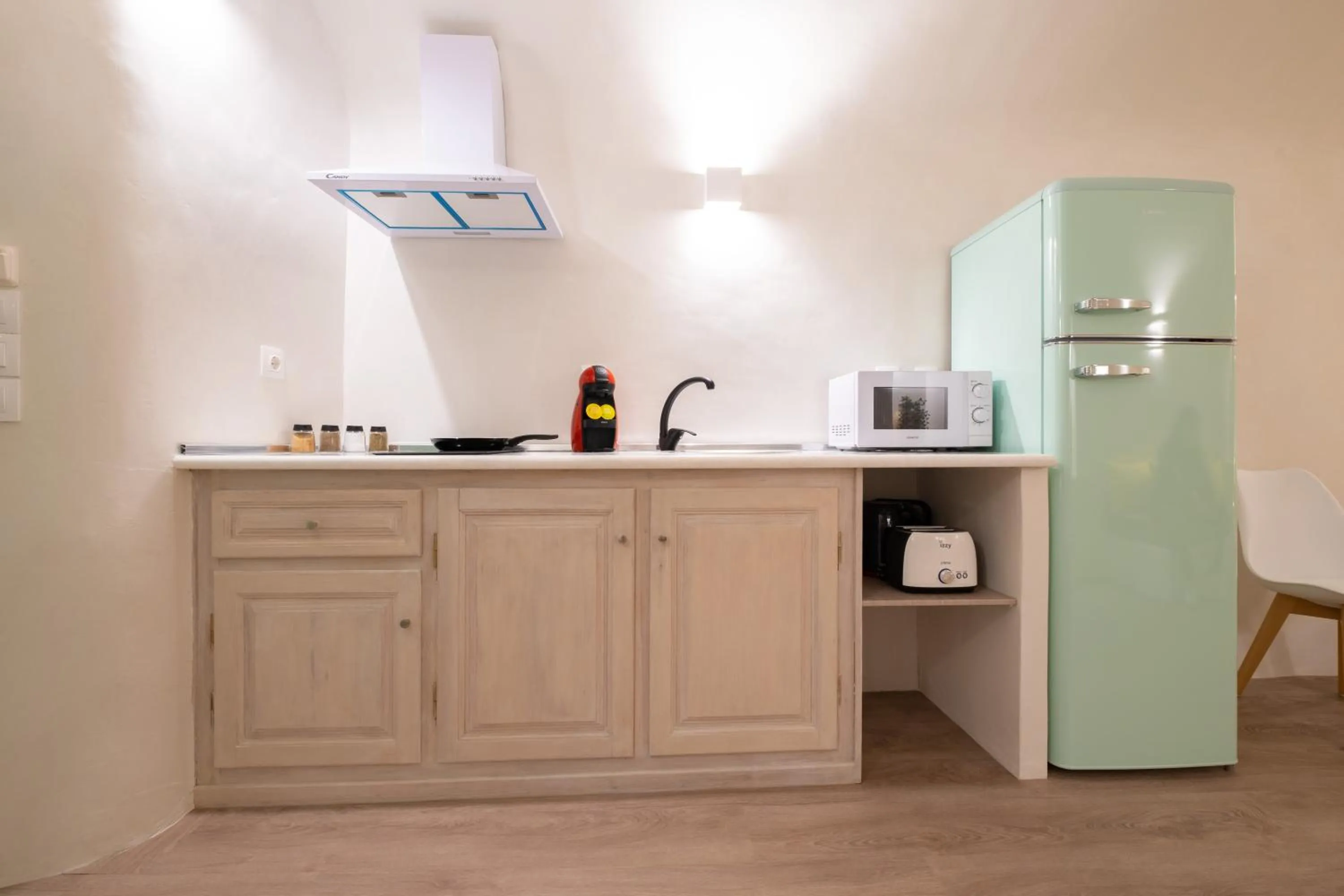 White Orchid Cave House & Studio