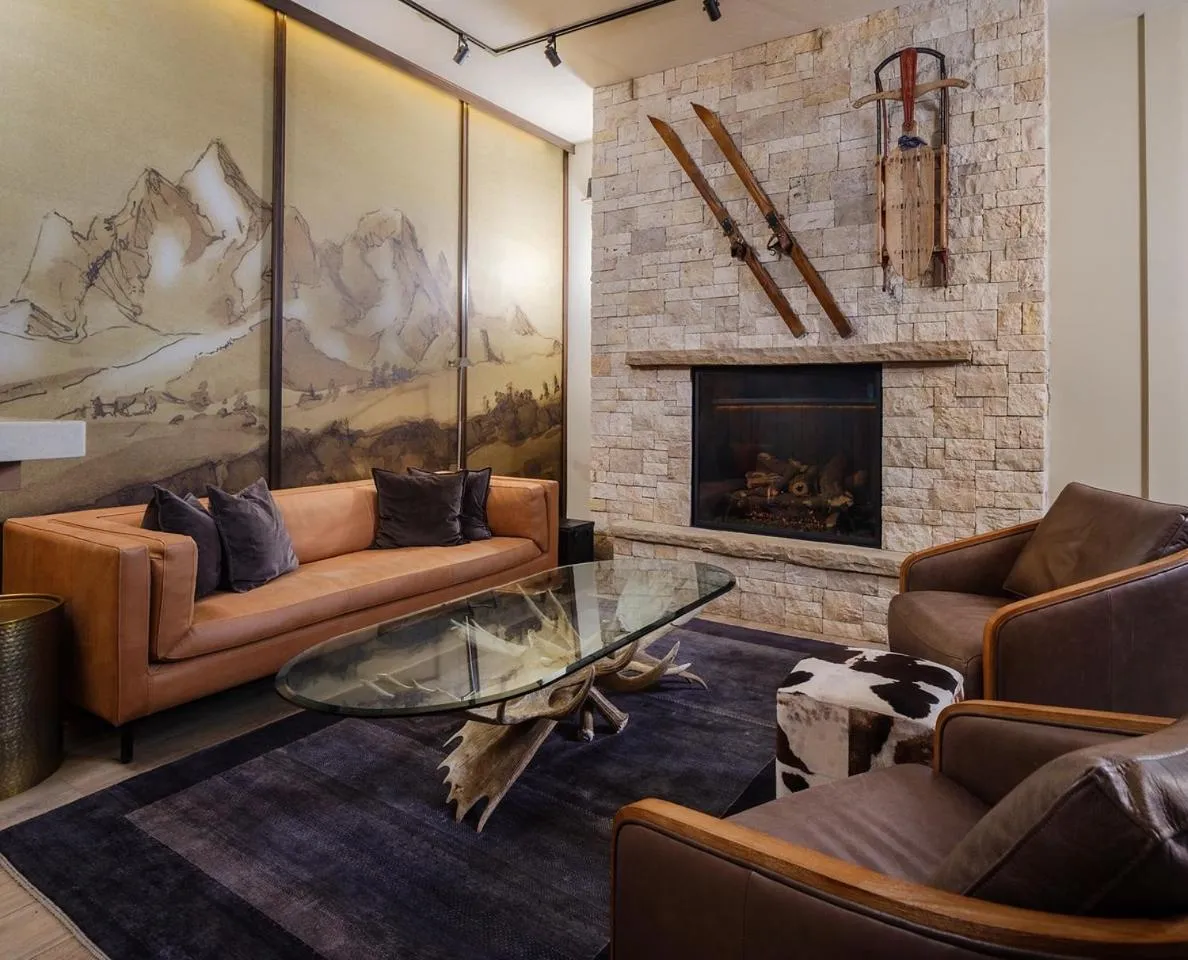 Communal lounge/ TV room in The Rockwell Inn