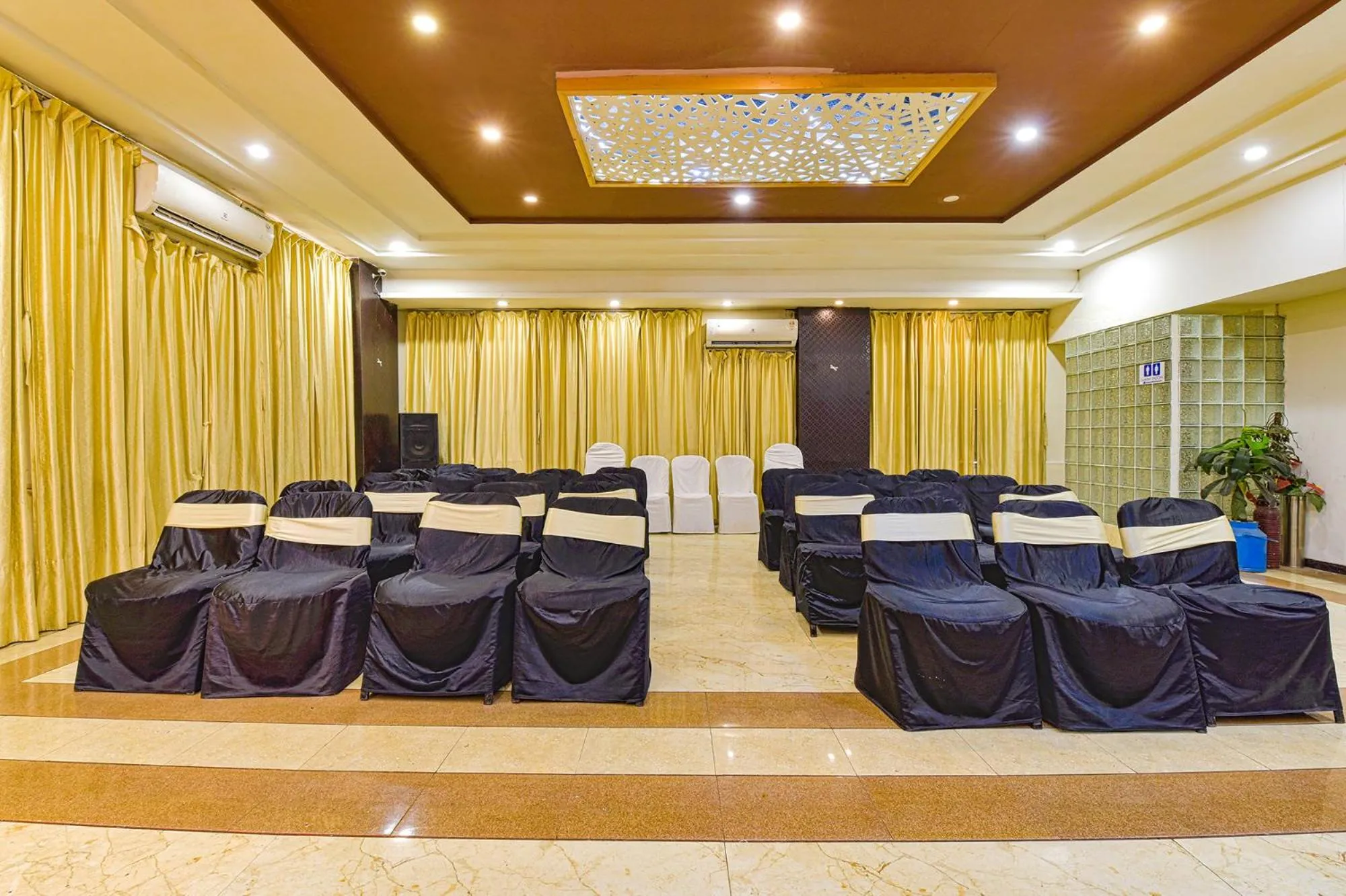 Banquet/Function facilities in FabHotel Teliko Silver