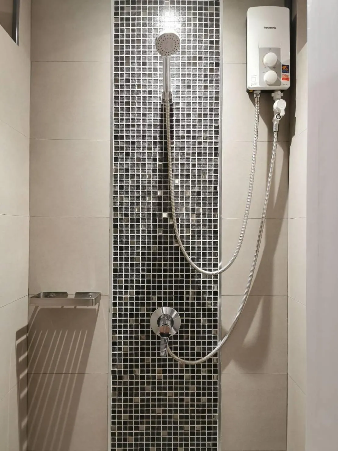 Shower in TAVEE Guesthouse