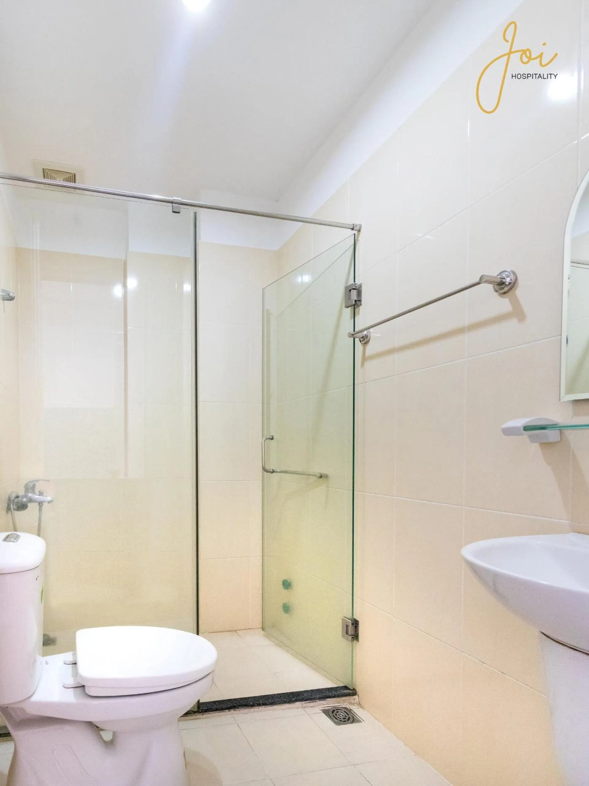 Shower in Joi Hospitality - Anthony