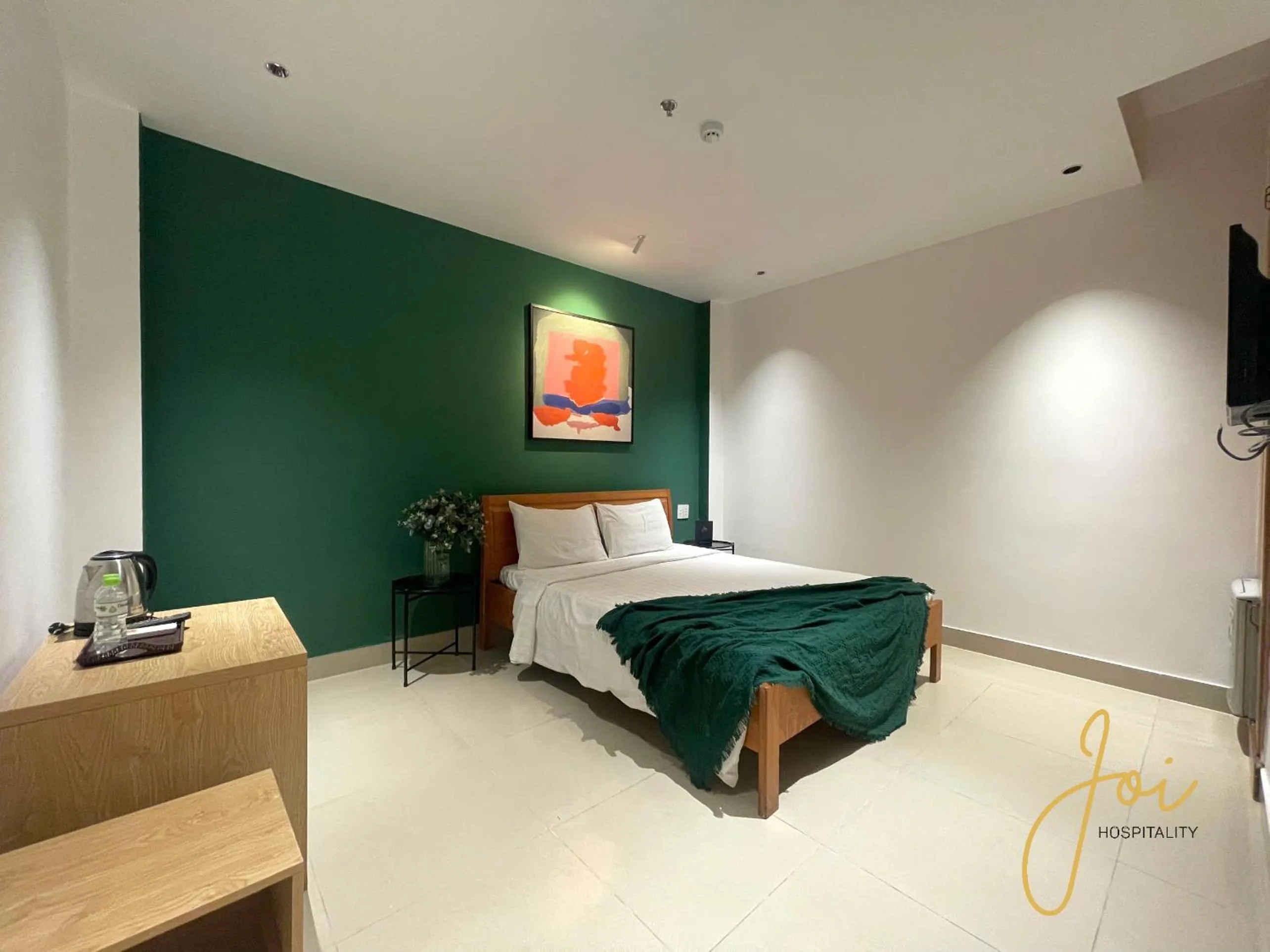 Communal lounge/ TV room, Bed in Joi Hospitality - Anthony