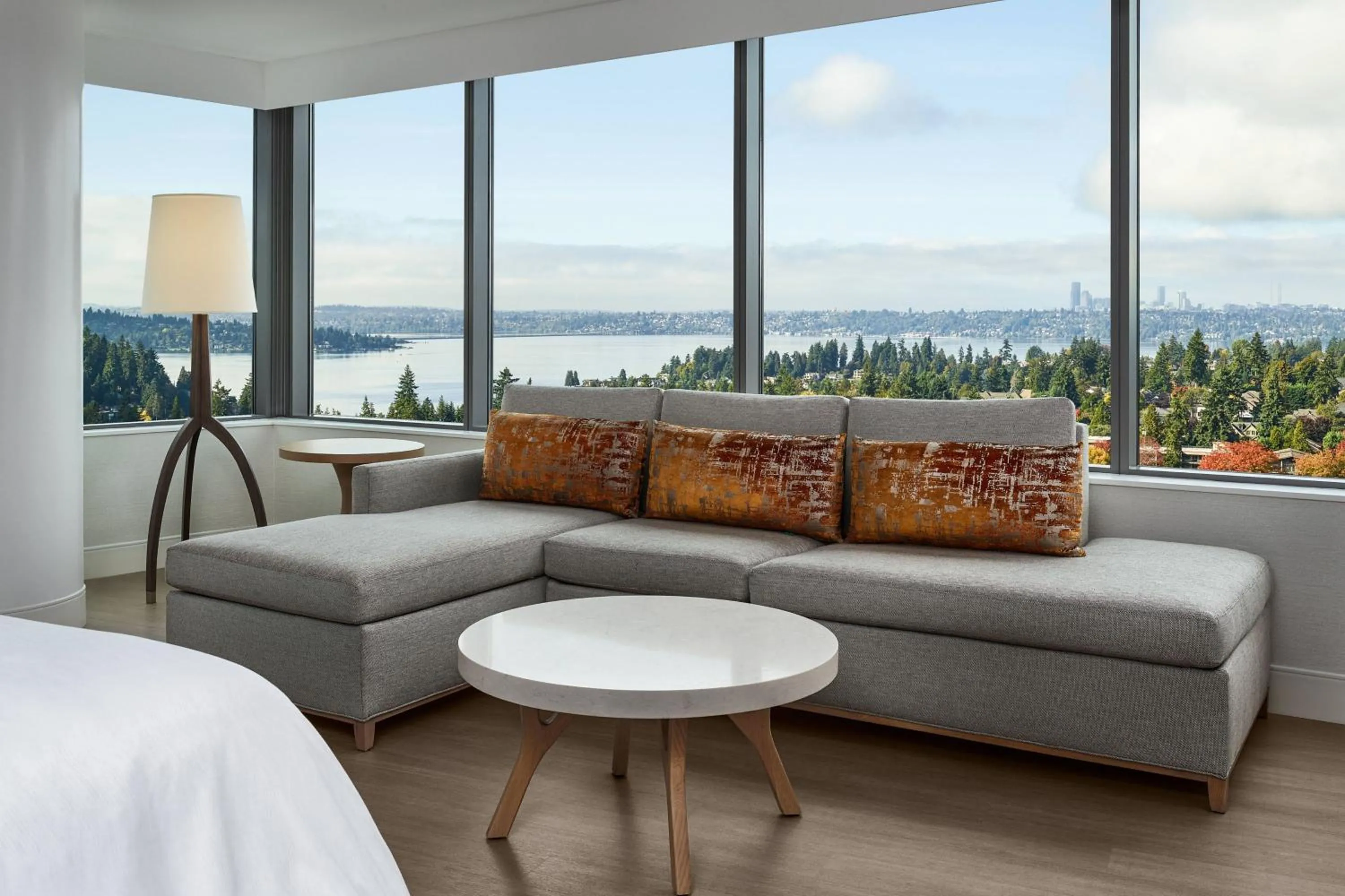 Photo of the whole room, Bed in The Westin Bellevue