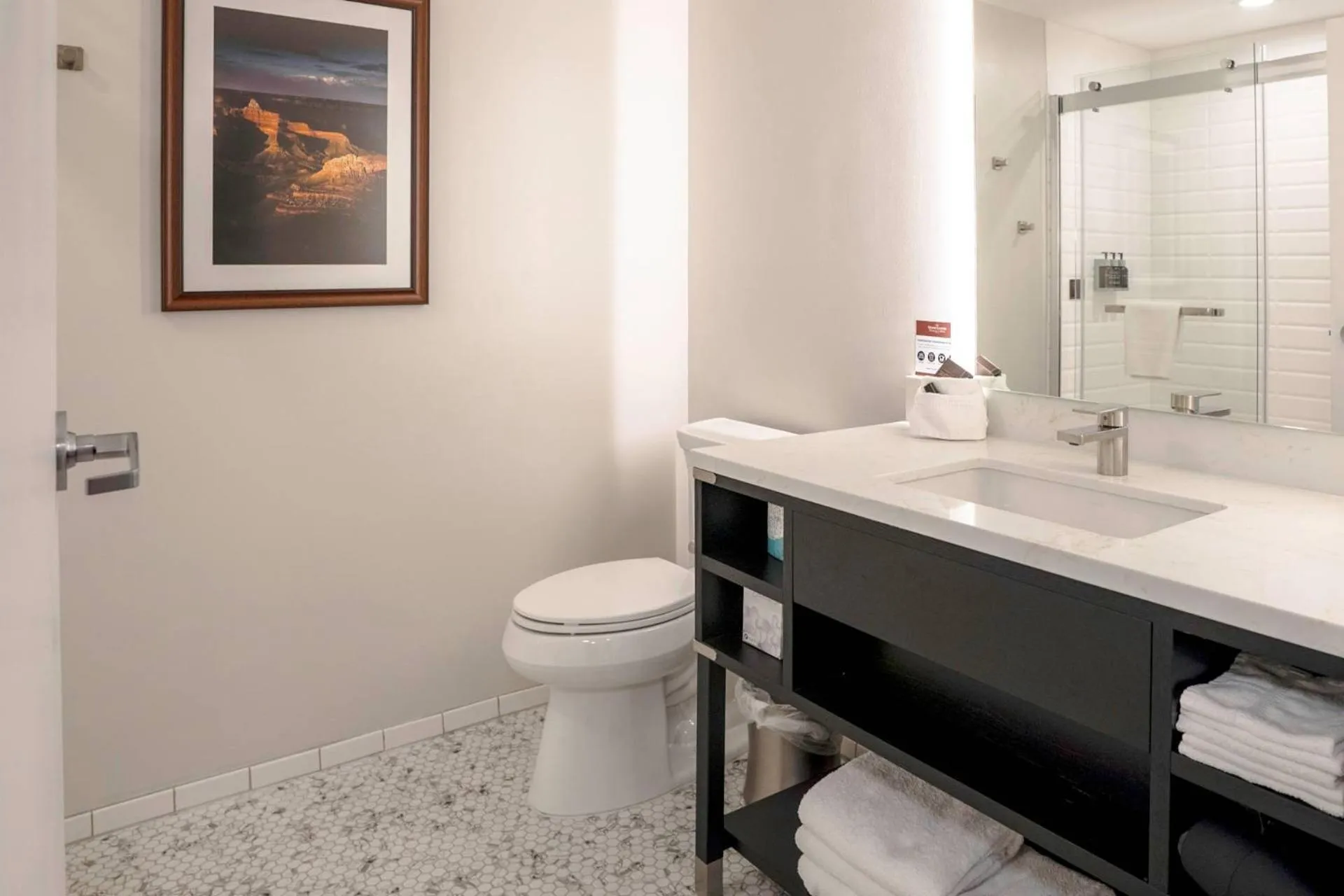 Bathroom in Grand Canyon Railway Hotel