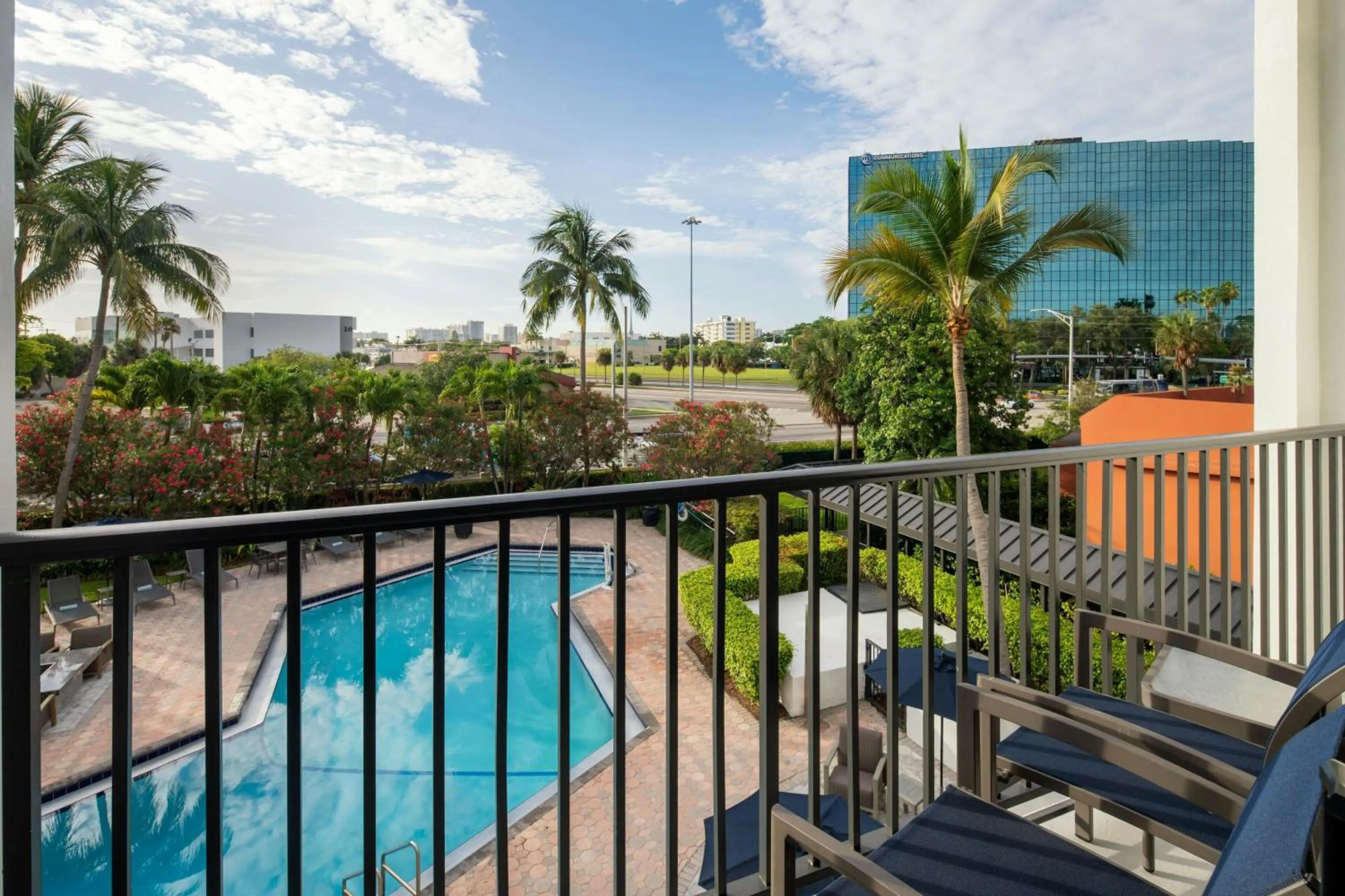 Swimming pool in Courtyard Fort Lauderdale East Lauderdale-by-the-Sea