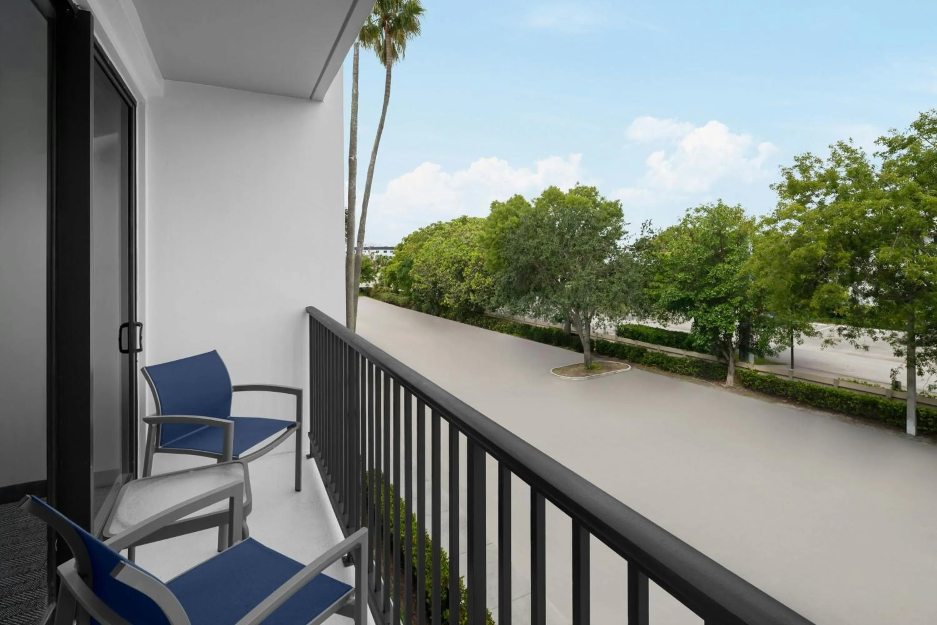 Photo of the whole room in Courtyard Fort Lauderdale East Lauderdale-by-the-Sea