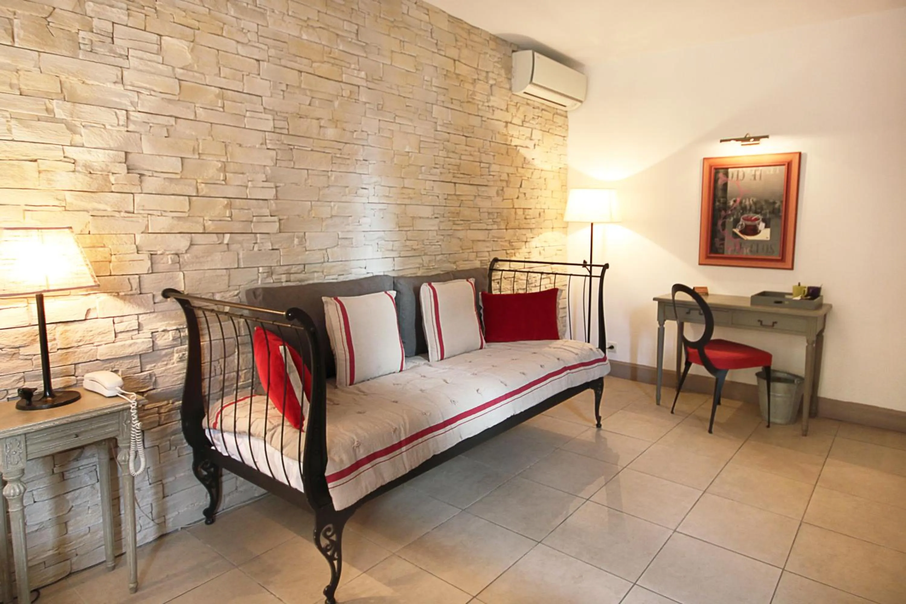 Bed in Hôtel du Clos