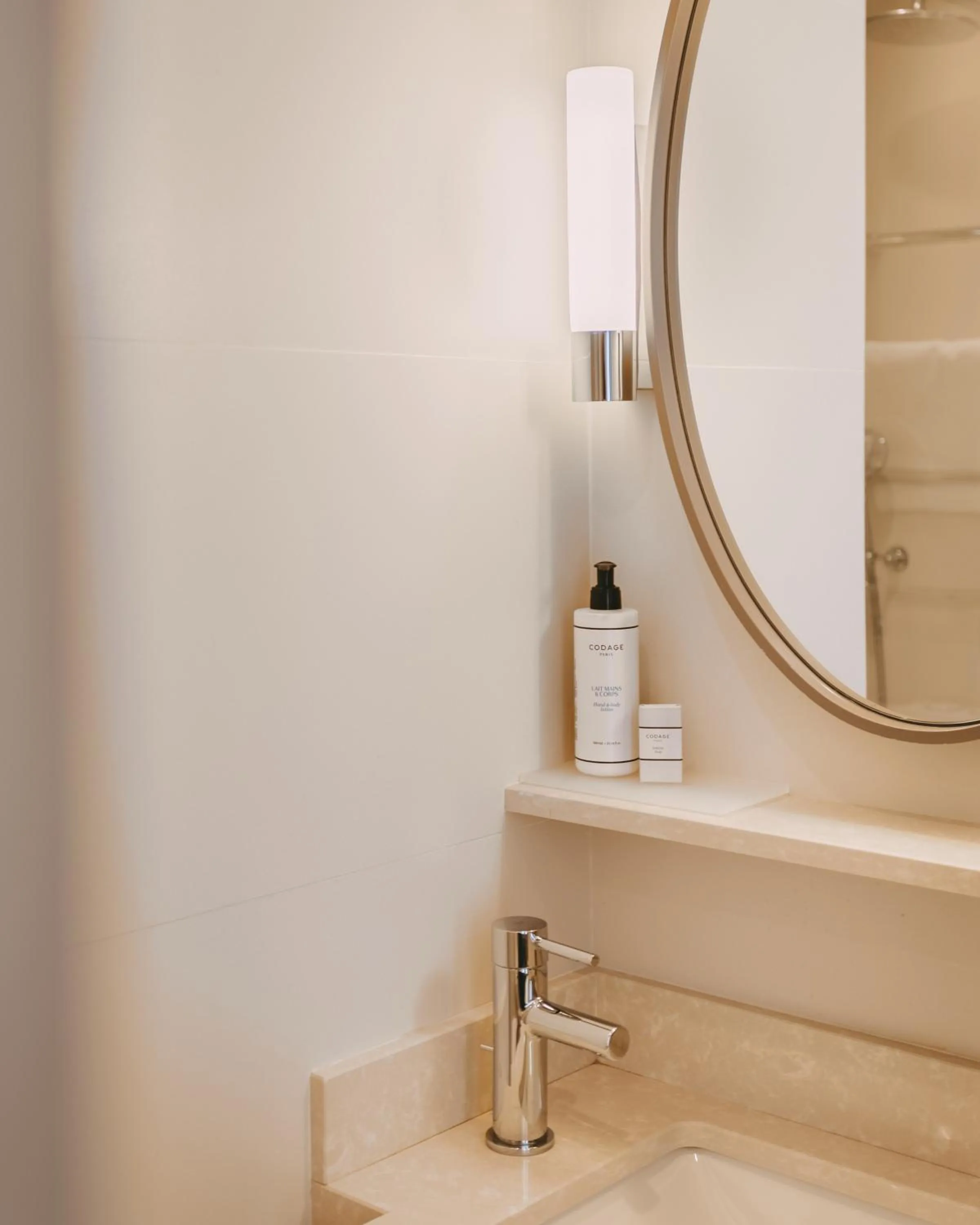 Bathroom in Hôtel d'Orsay - Esprit de France