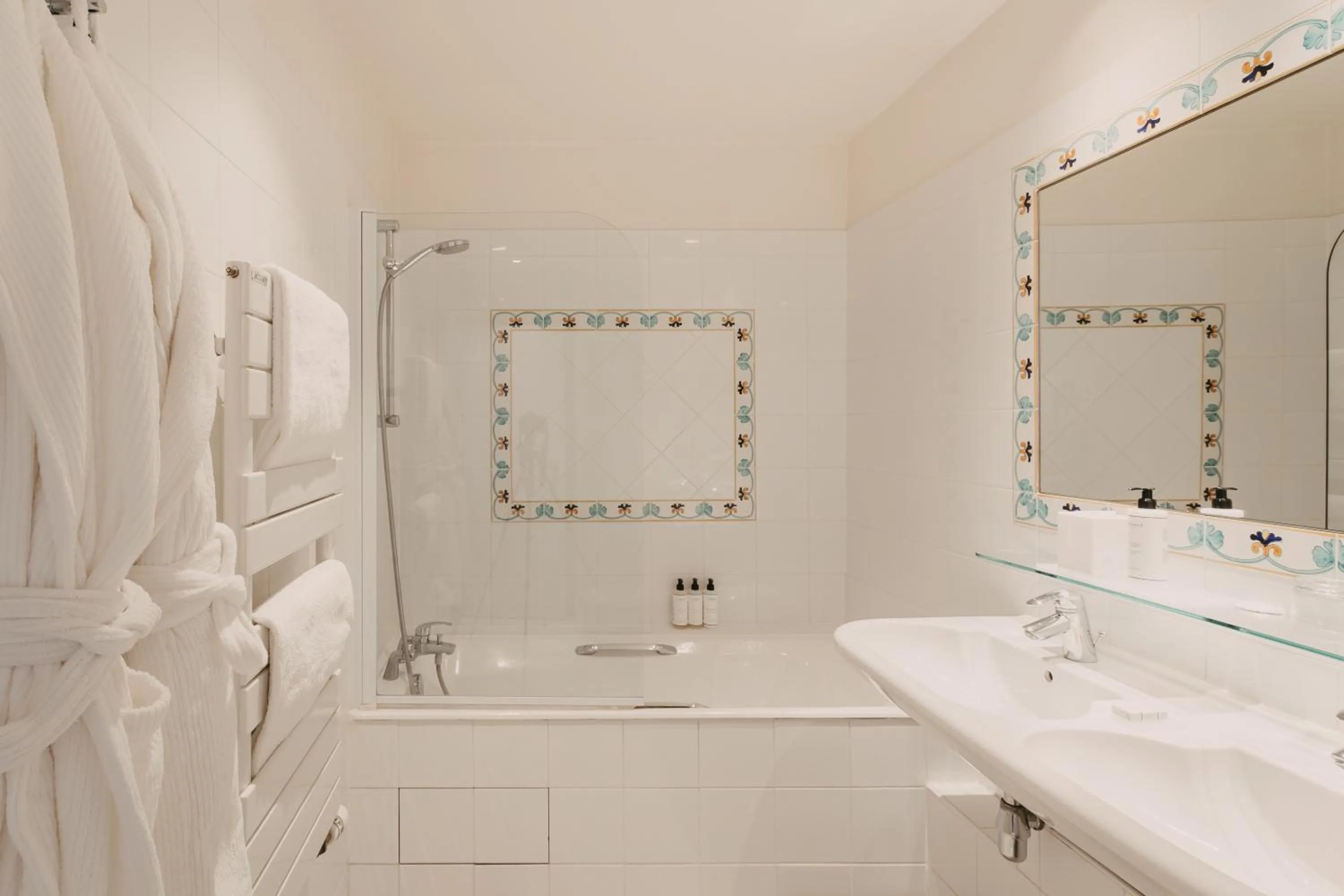 Bathroom in Hôtel d'Orsay - Esprit de France