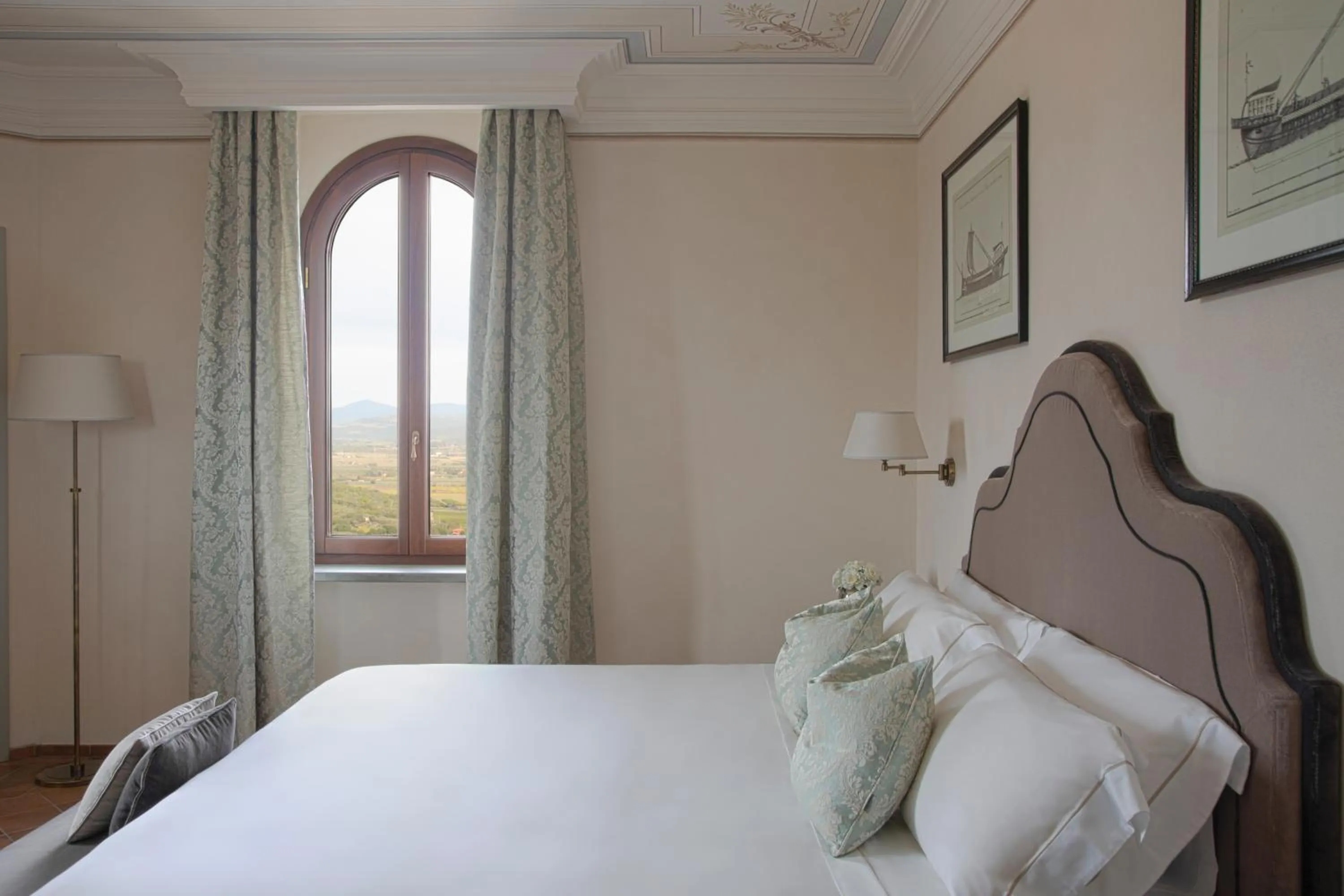 Bed in Castello Bonaria Wine & Spa Resort