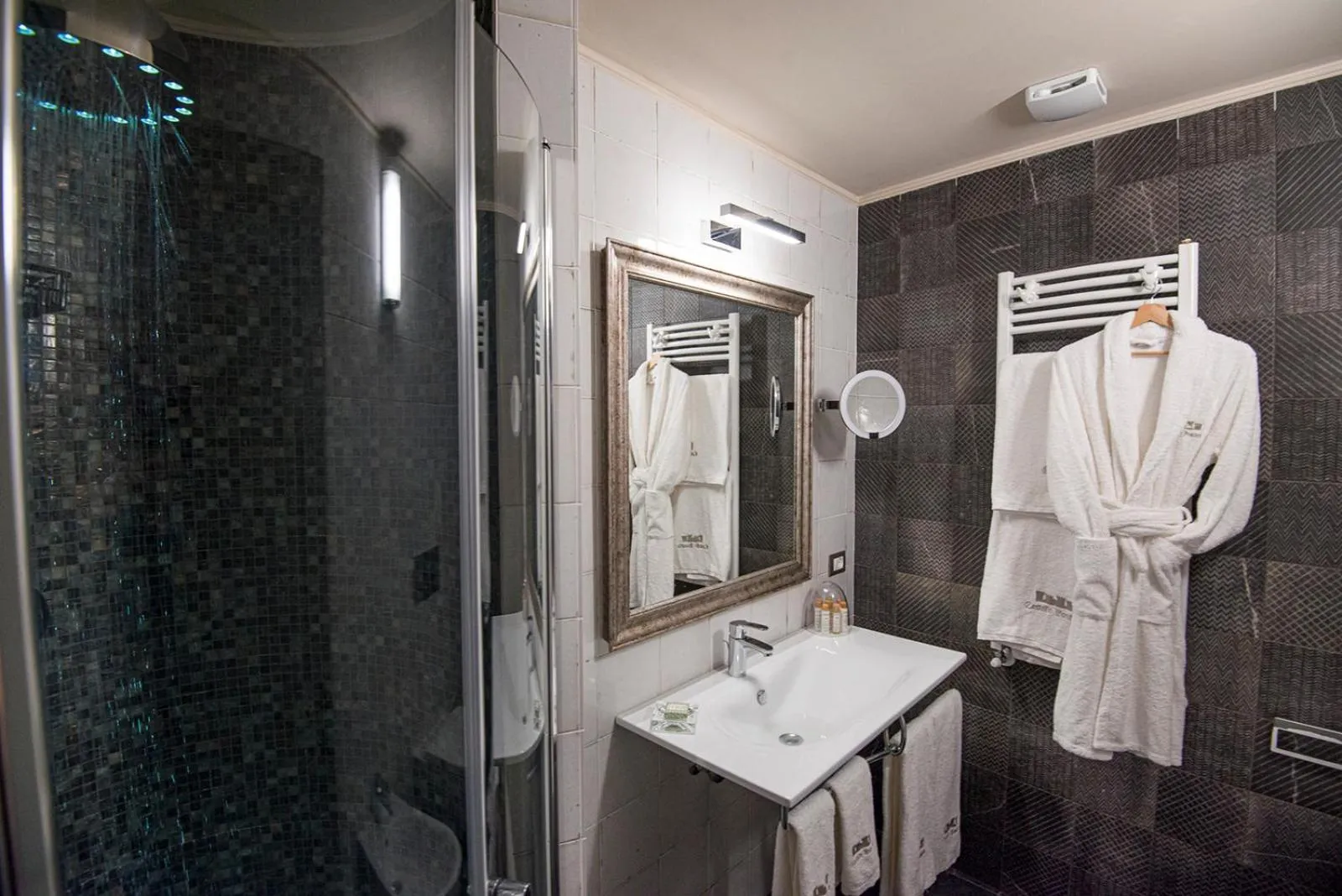Shower in Castello Bonaria Wine & Spa Resort