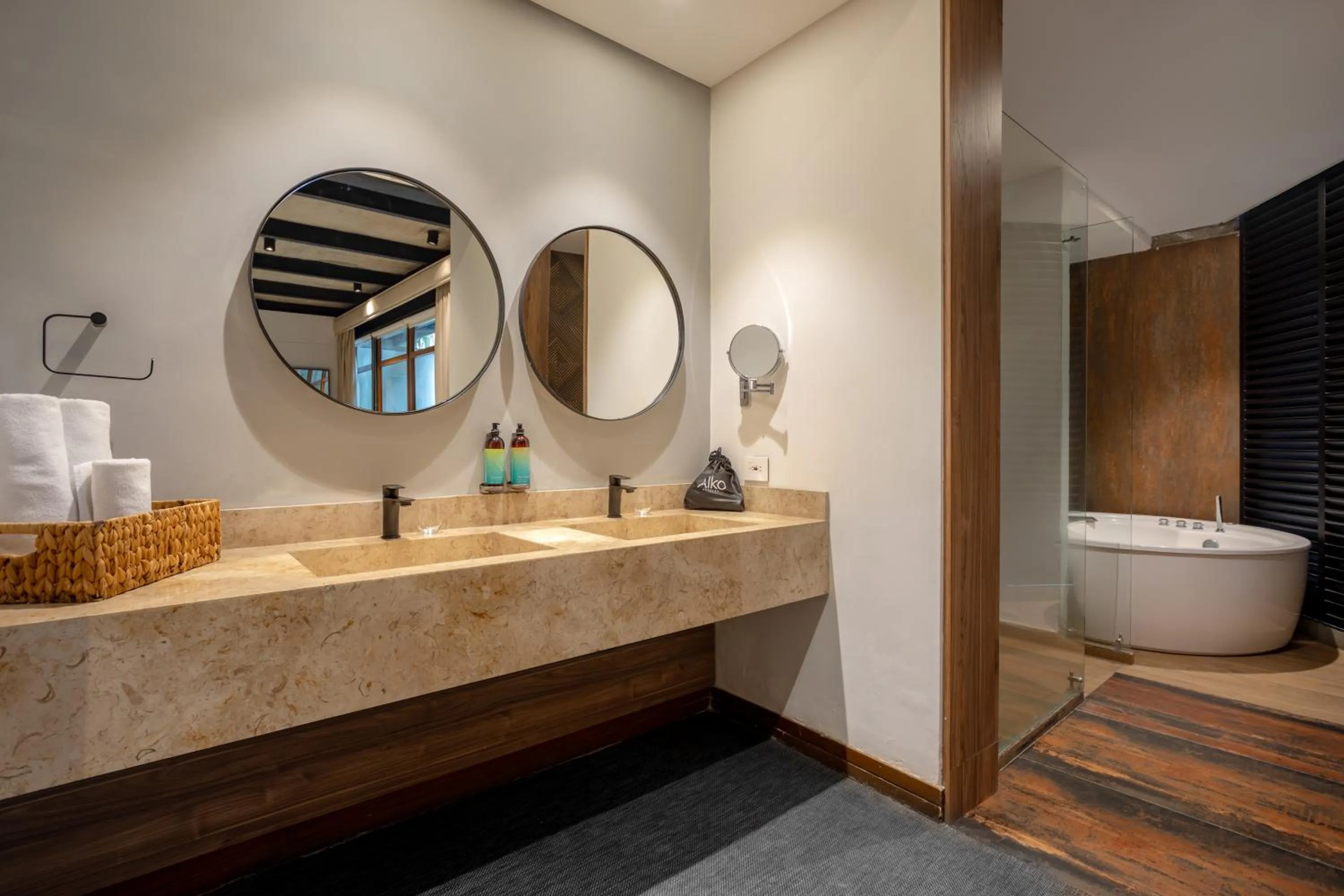 Hot Tub in Alko Hotel Casa Nispero