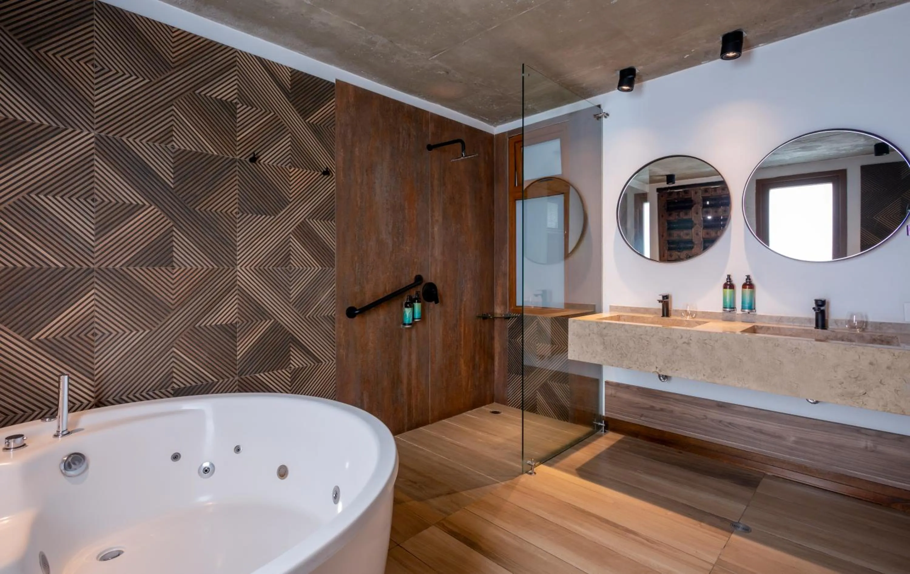 Hot Tub in Alko Hotel Casa Nispero